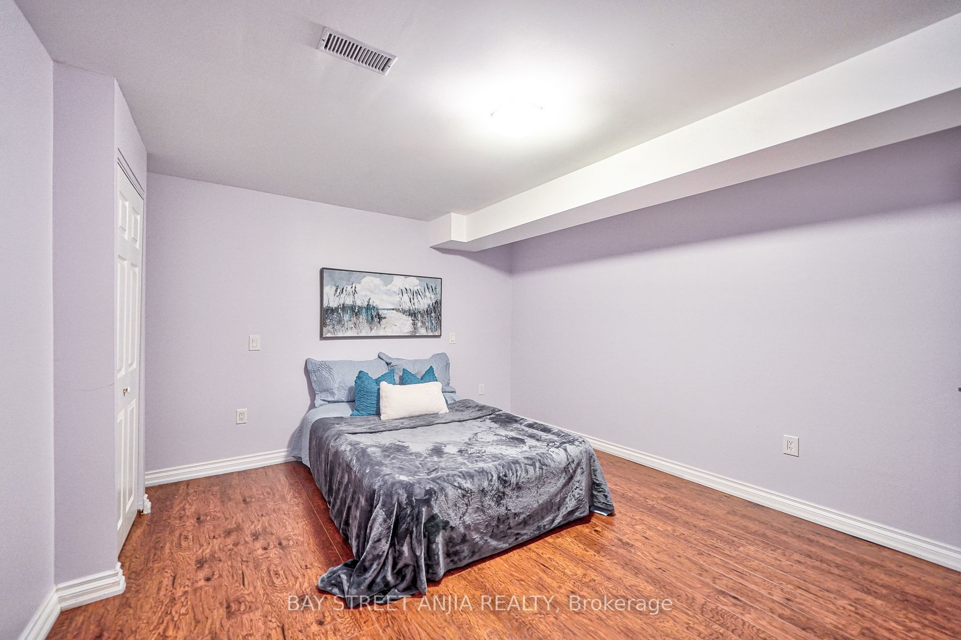43 Royal Crown Rd