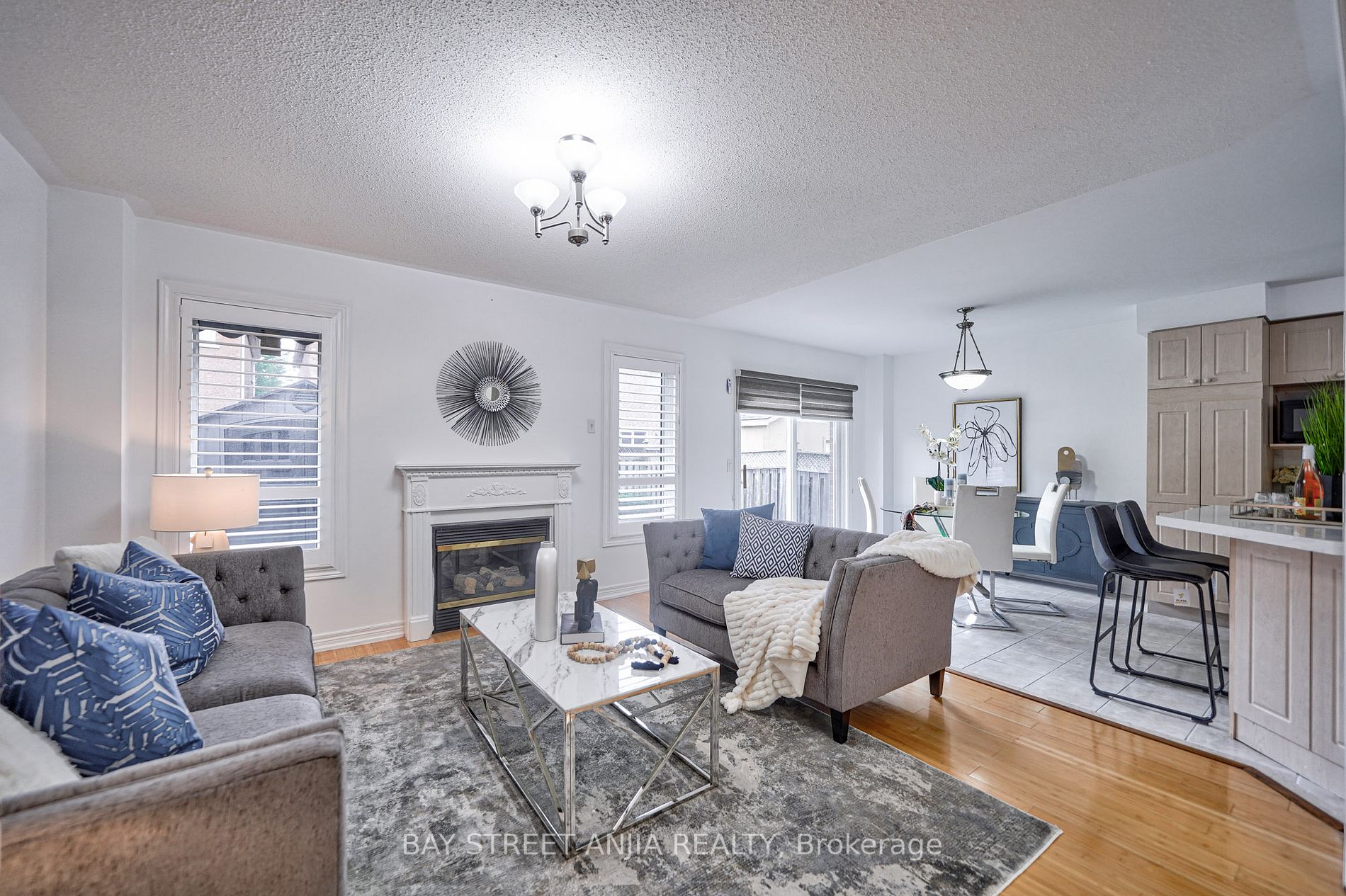 43 Royal Crown Rd