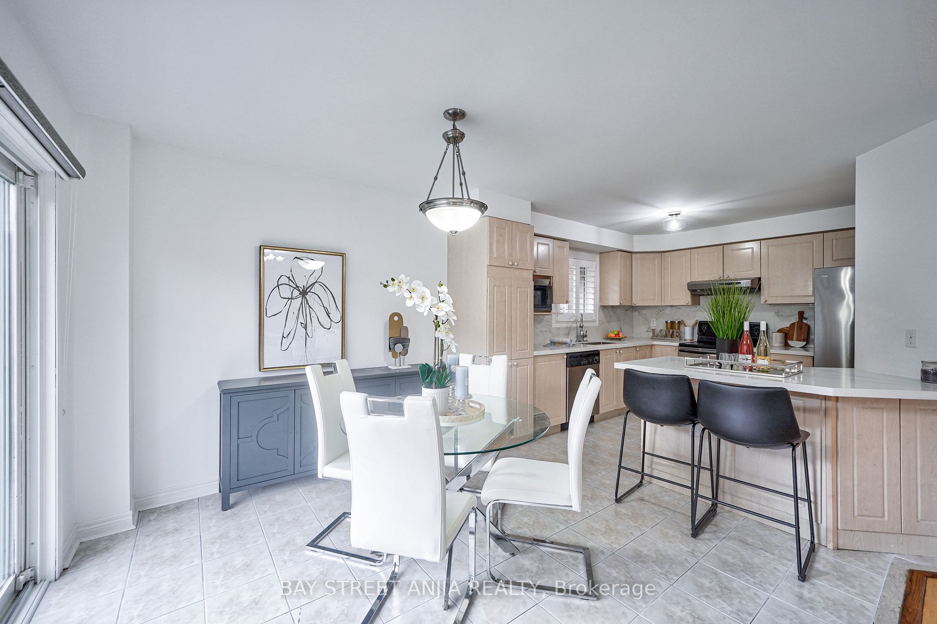 43 Royal Crown Rd