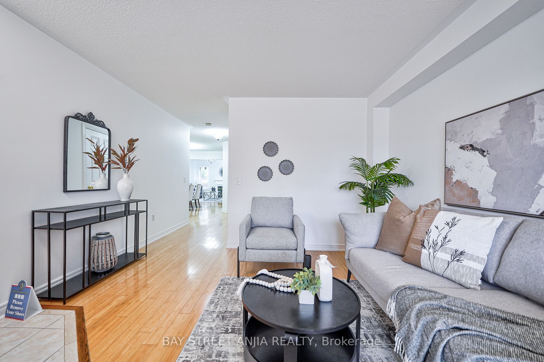 43 Royal Crown Rd