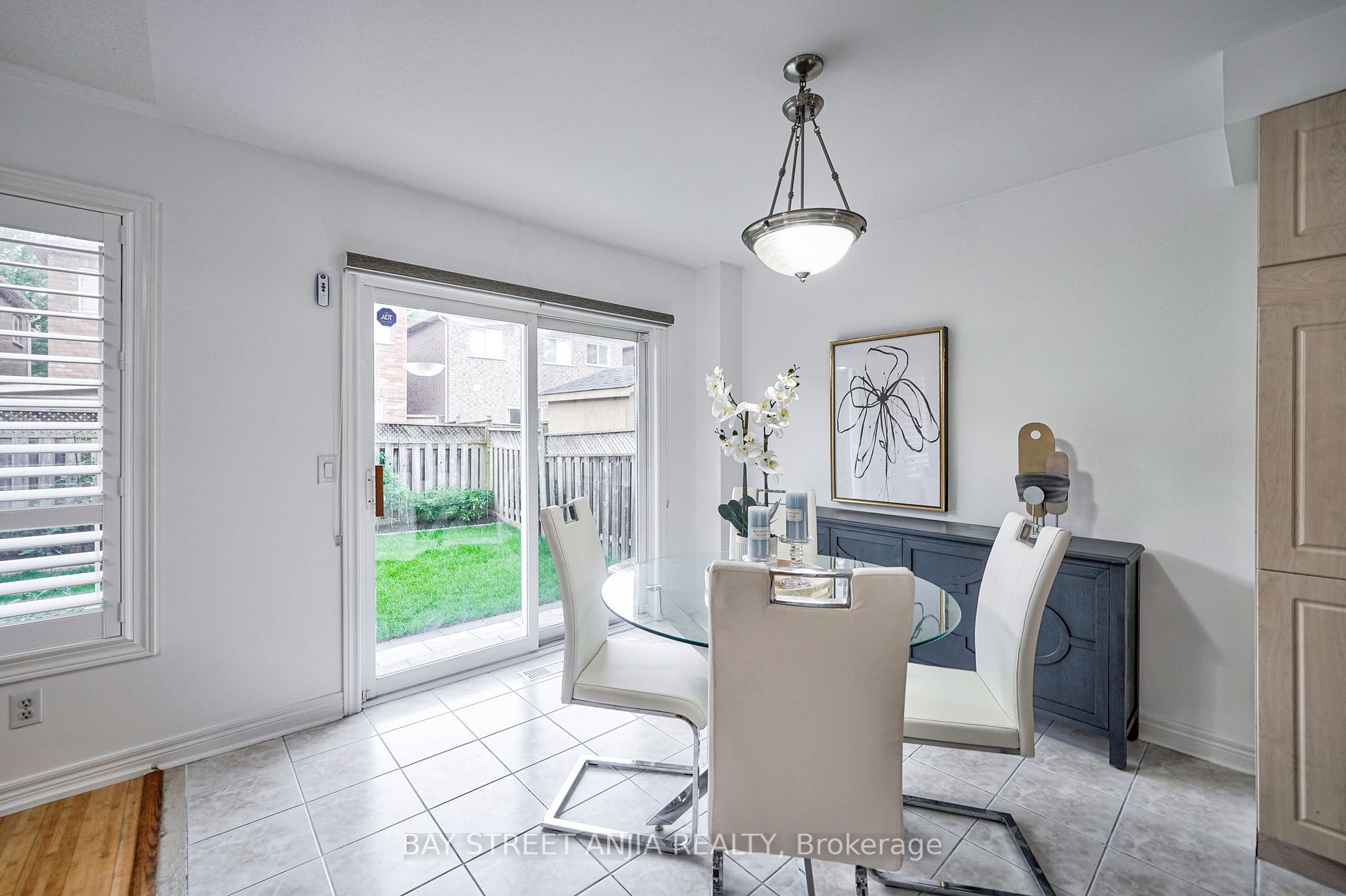43 Royal Crown Rd