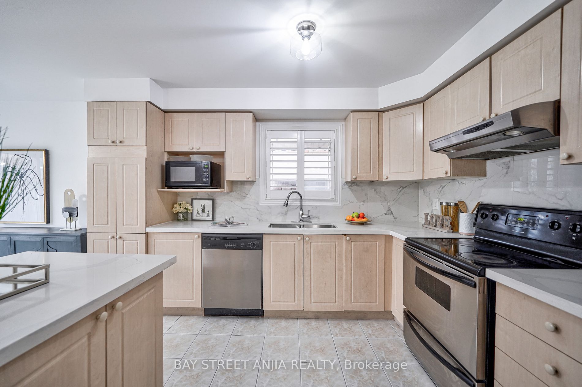 43 Royal Crown Rd