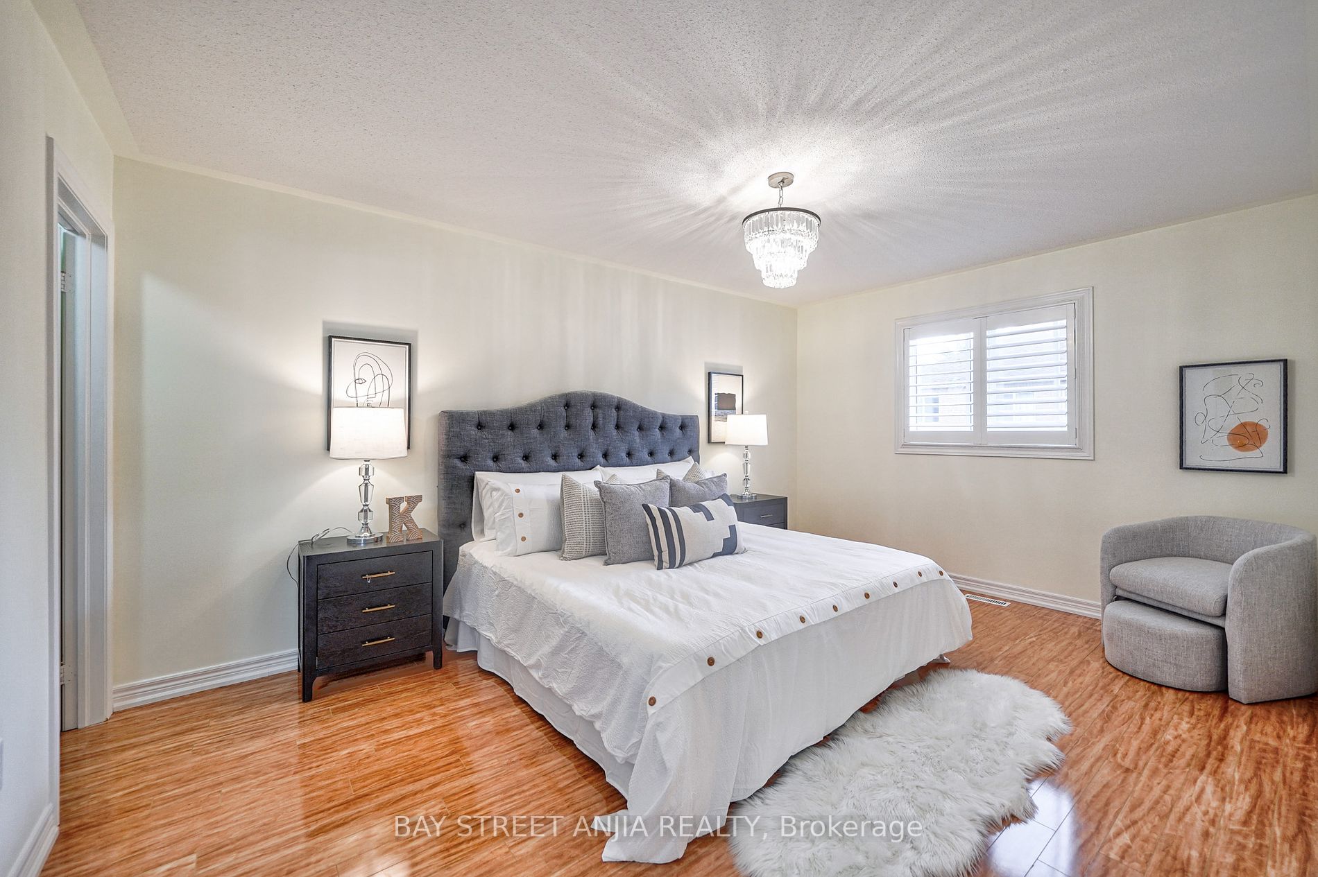 43 Royal Crown Rd