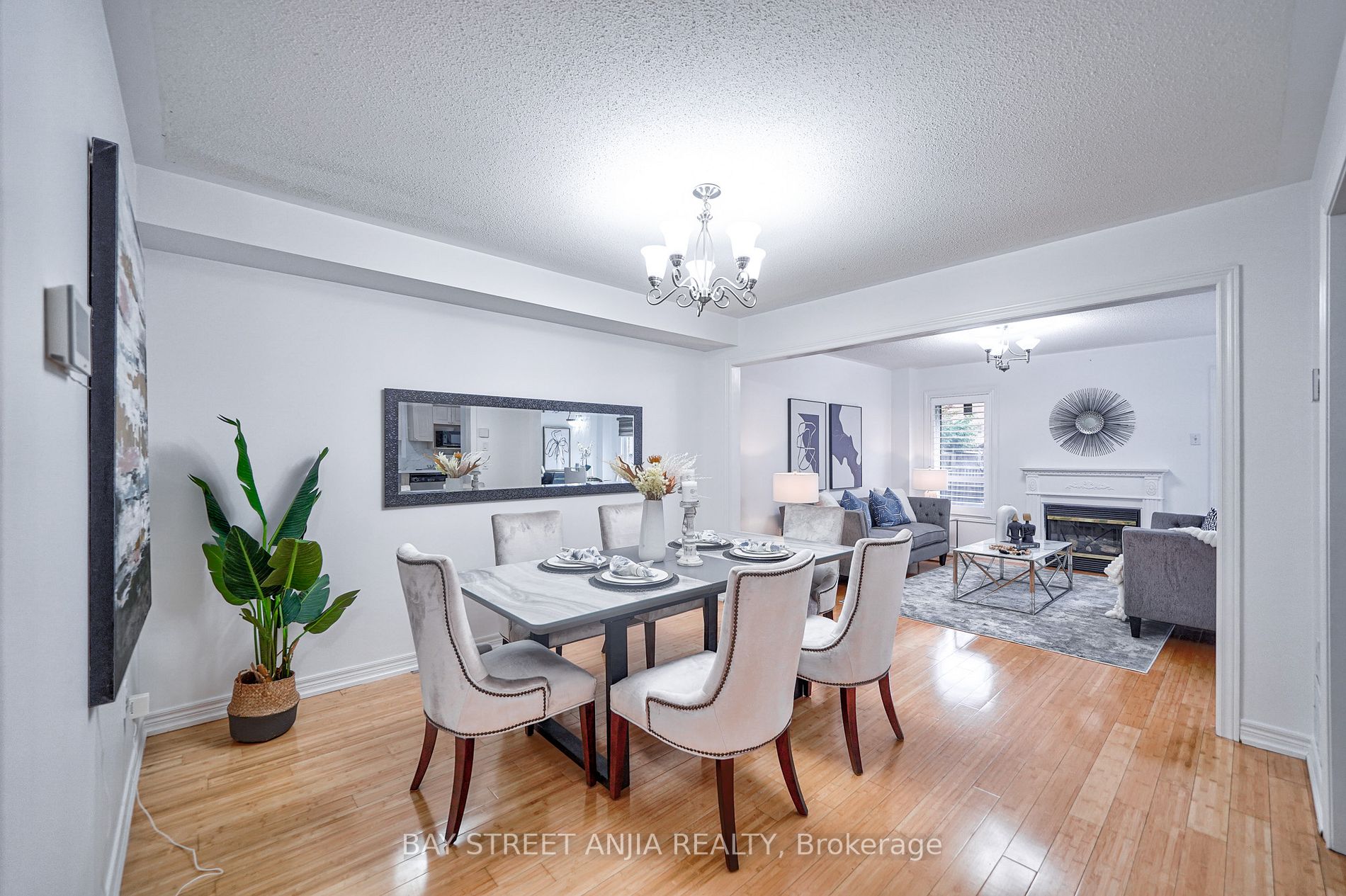 43 Royal Crown Rd