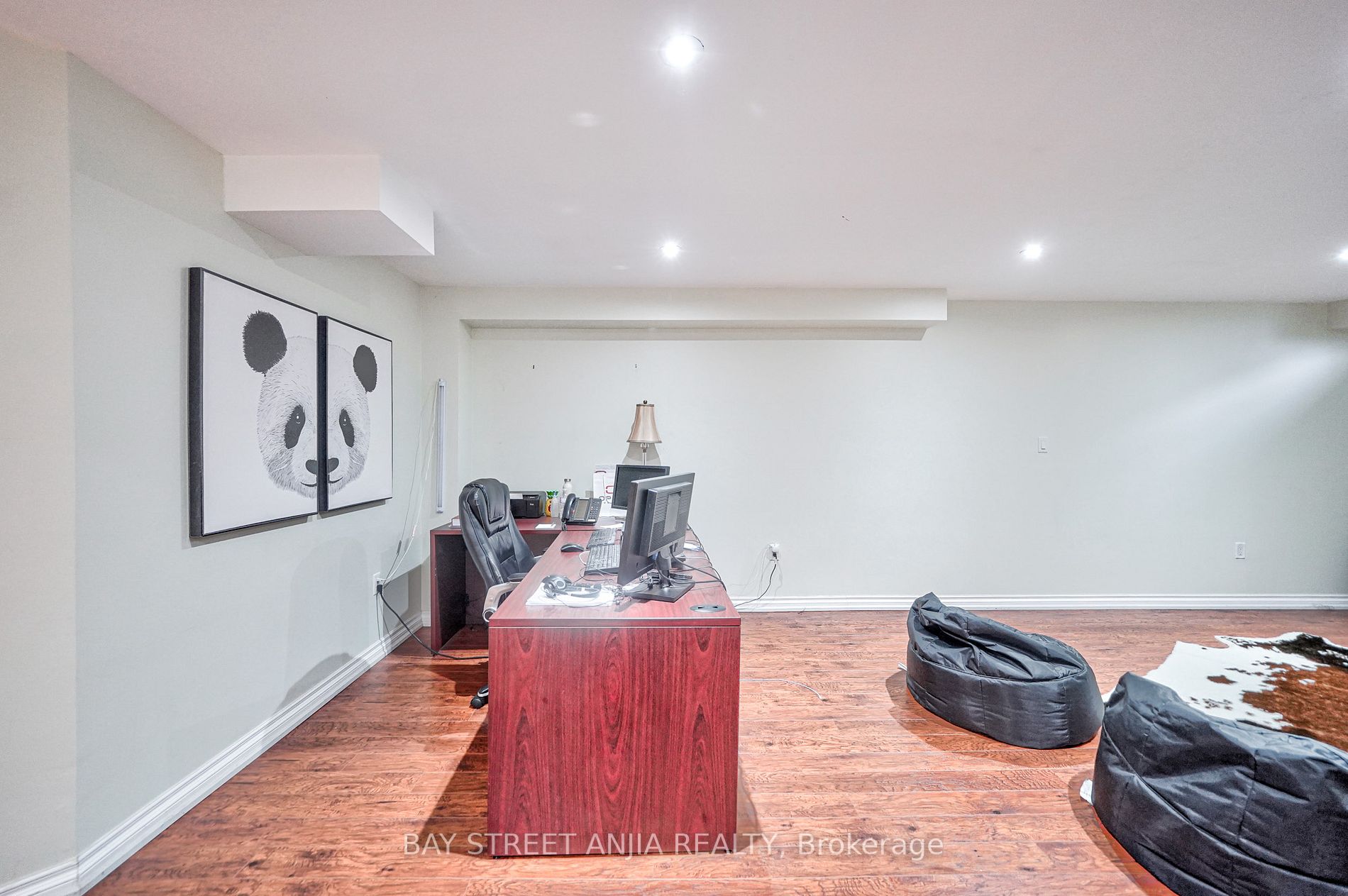 43 Royal Crown Rd
