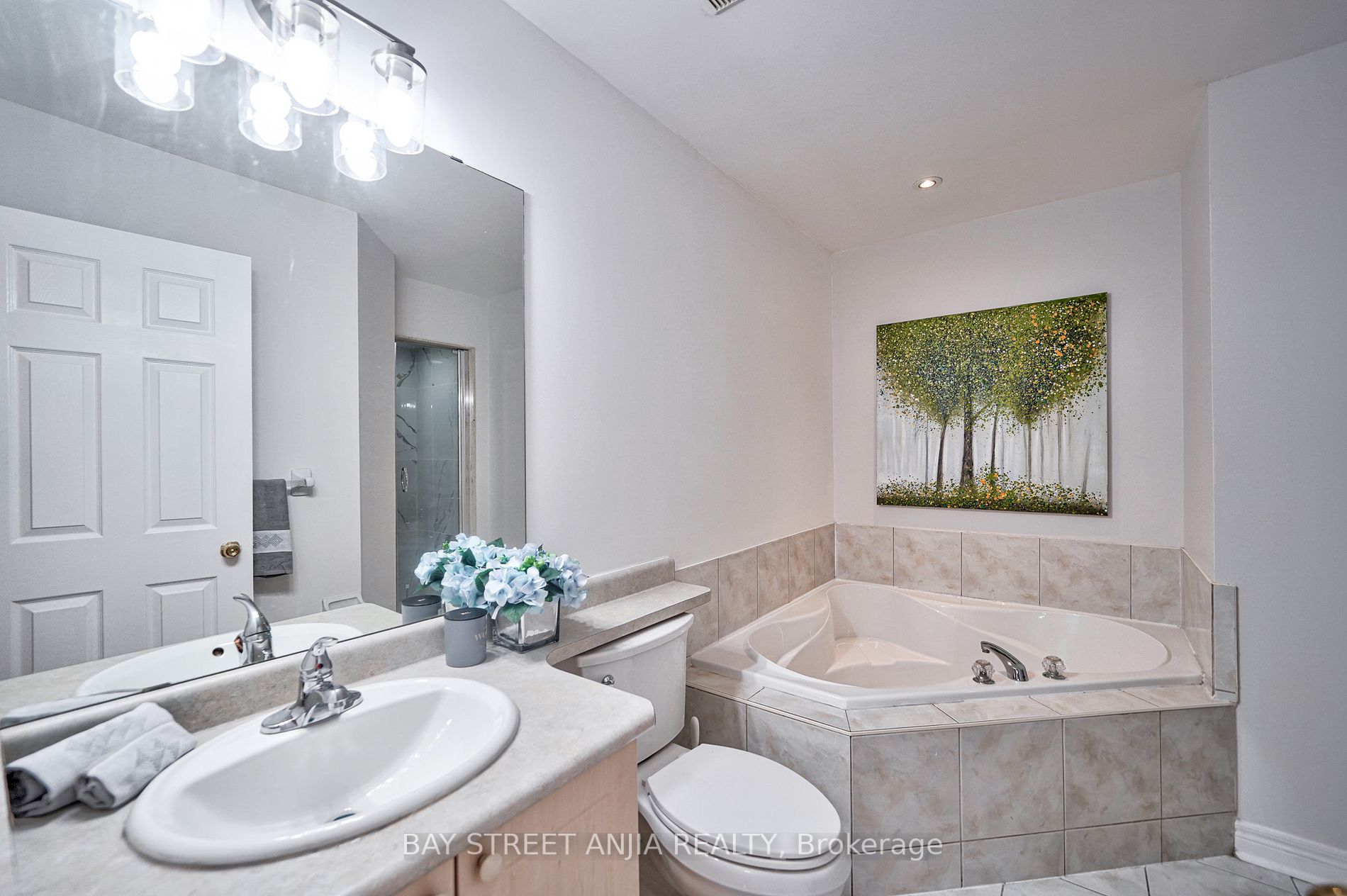 43 Royal Crown Rd
