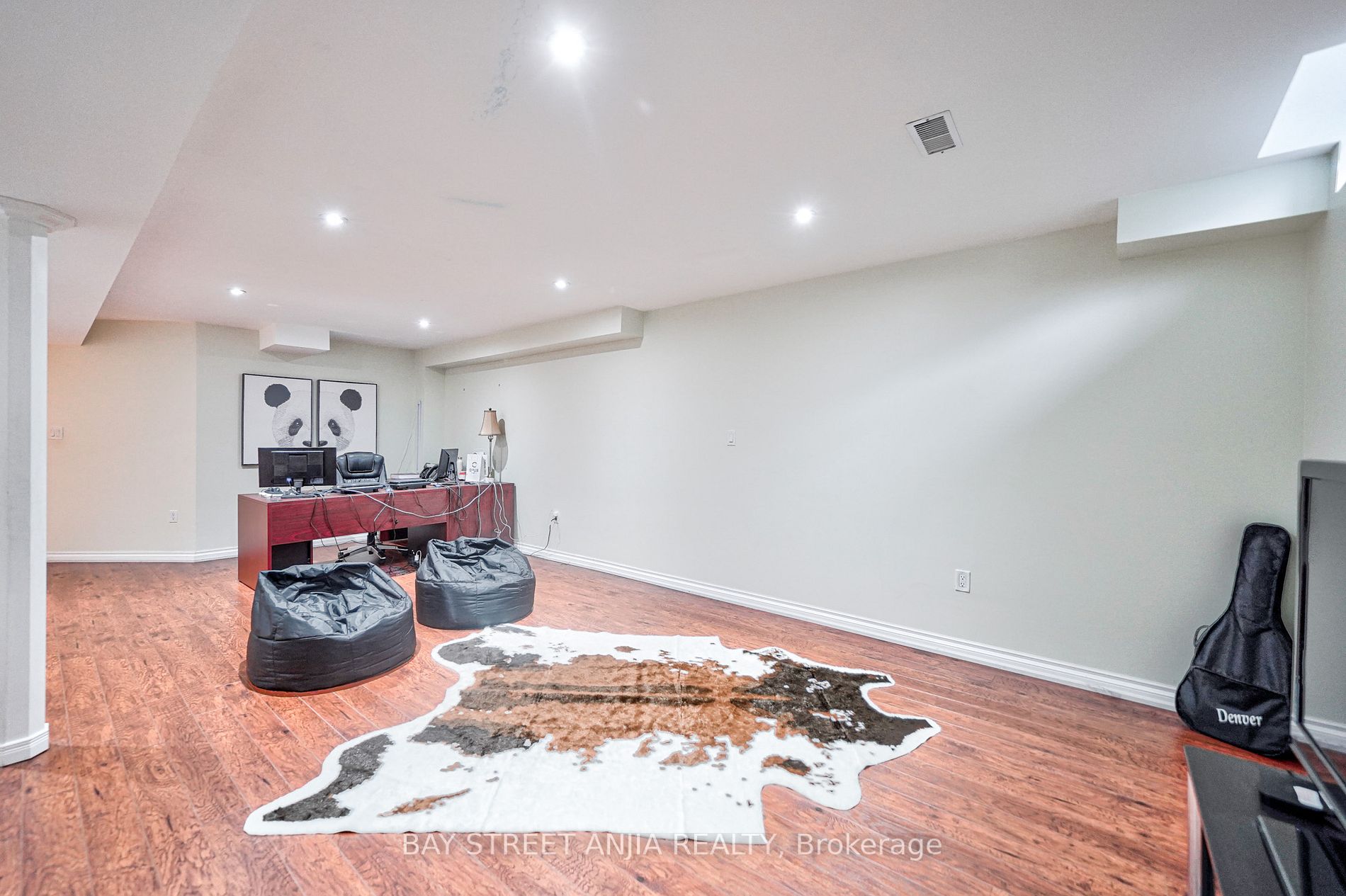 43 Royal Crown Rd