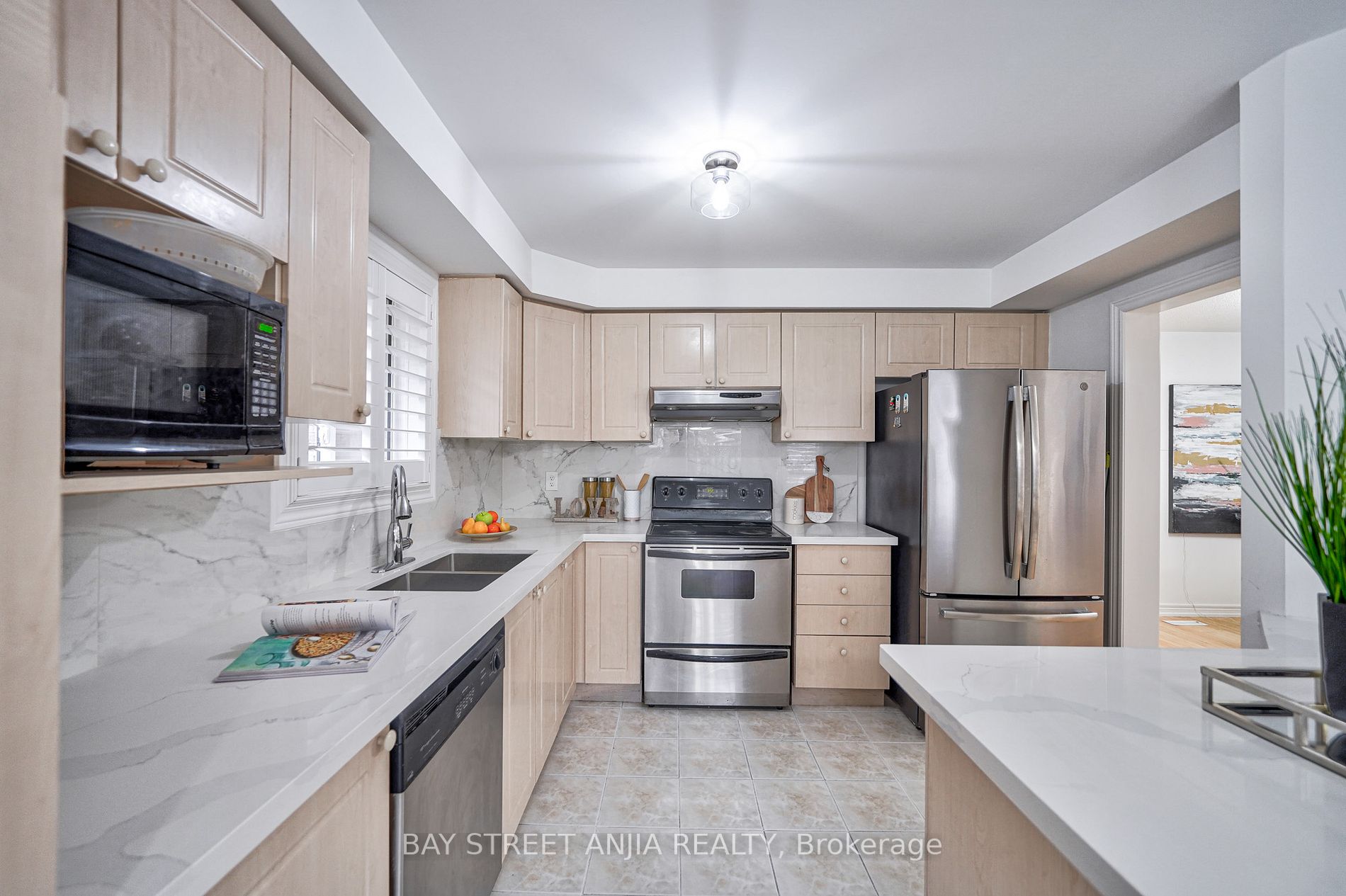 43 Royal Crown Rd