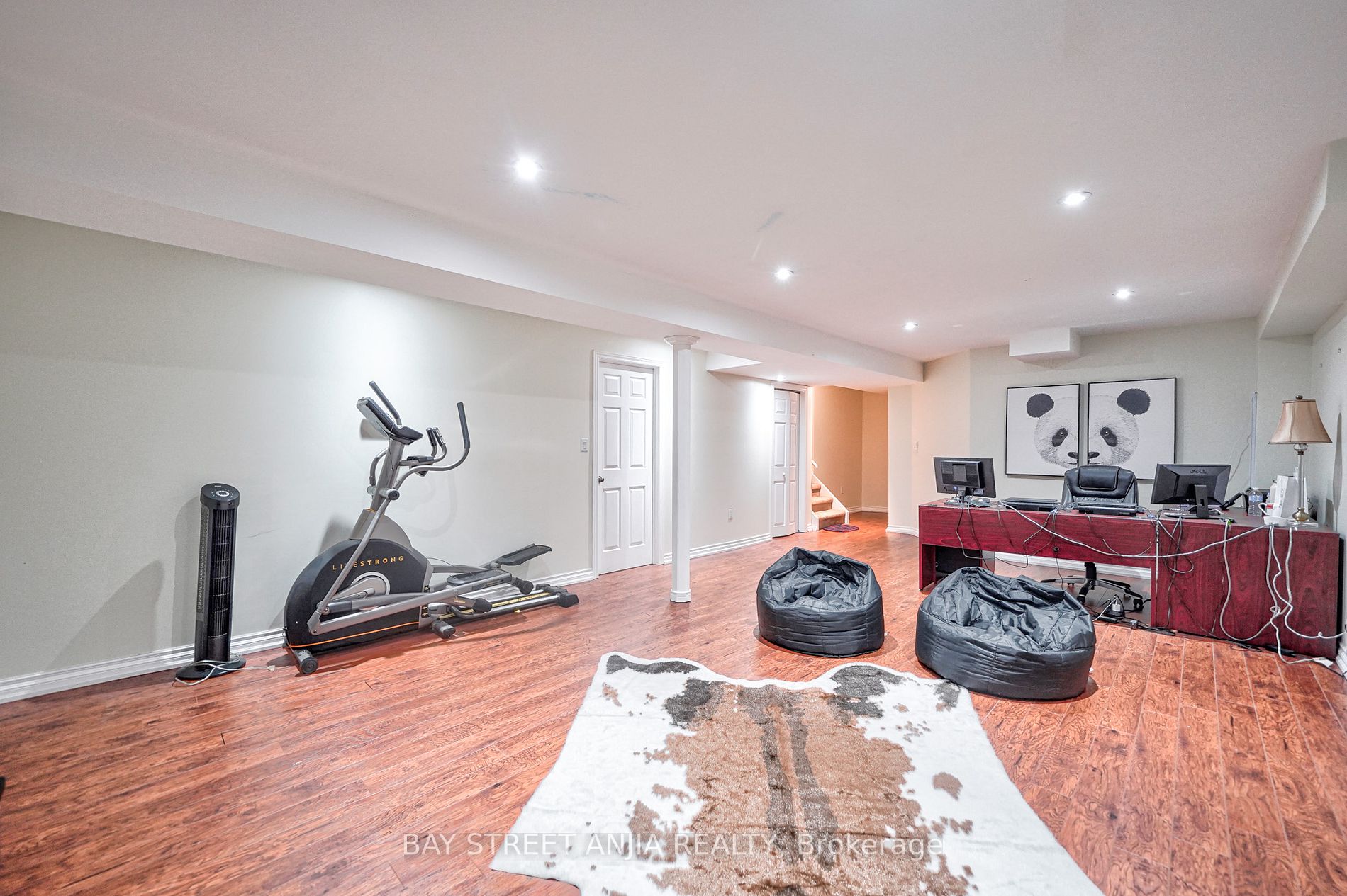 43 Royal Crown Rd
