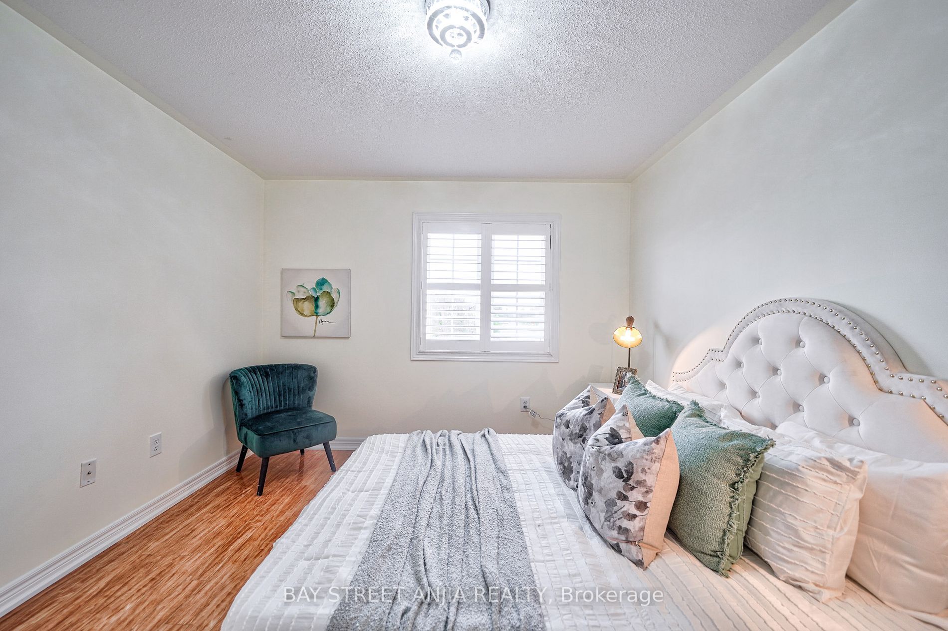 43 Royal Crown Rd
