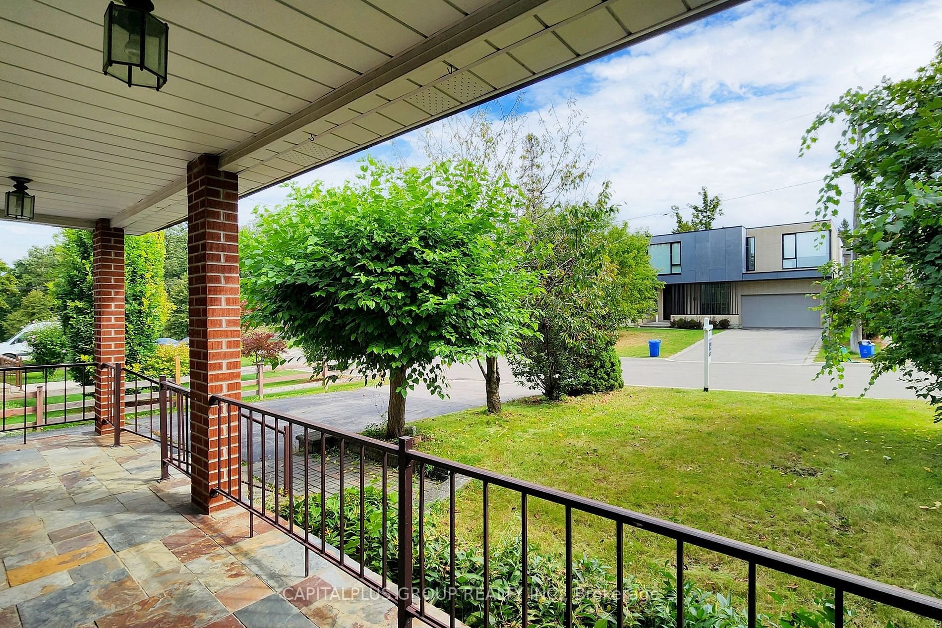 92 Meadowview Ave