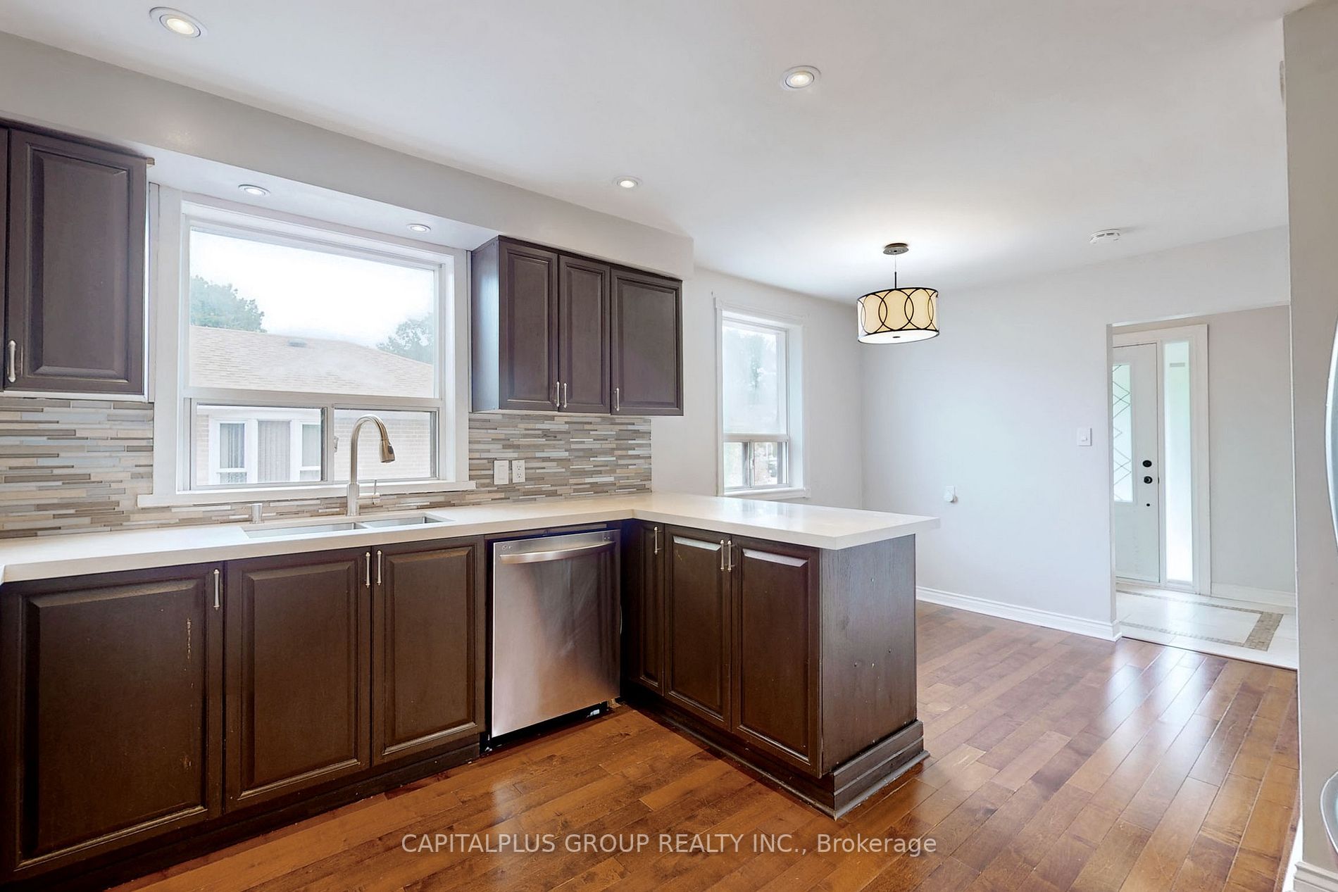 92 Meadowview Ave