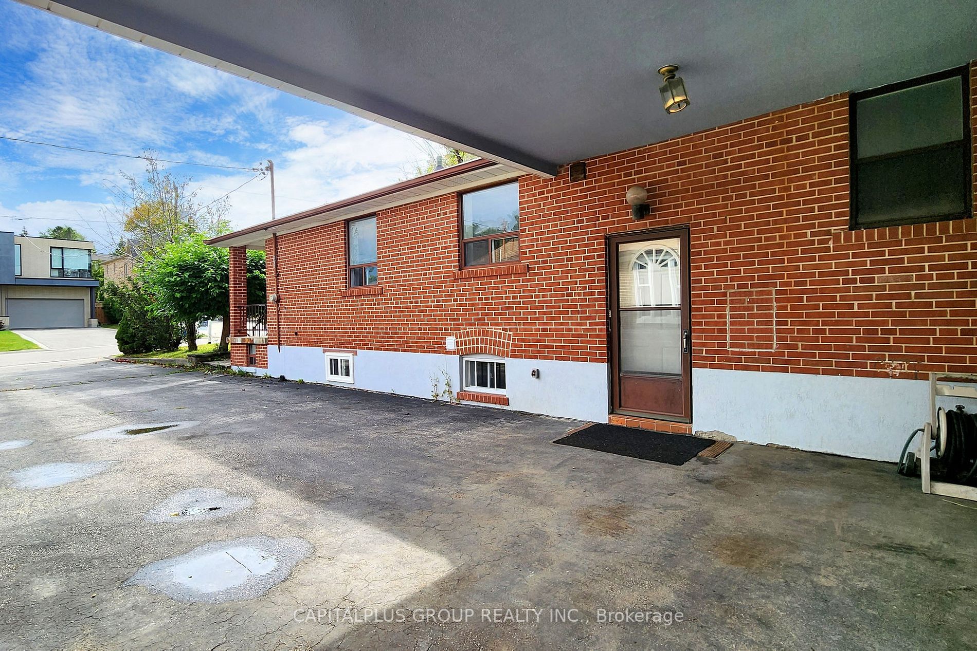 92 Meadowview Ave