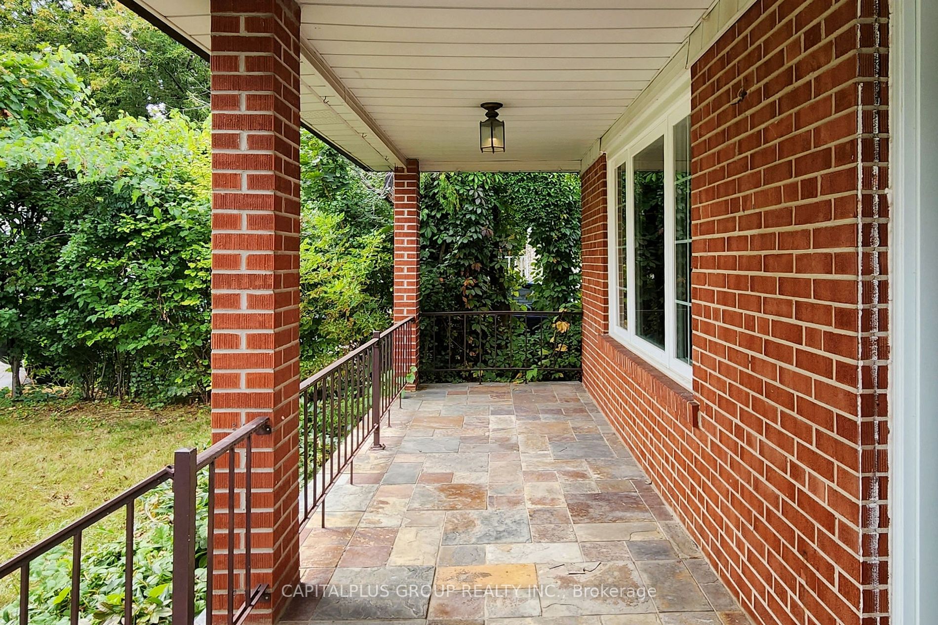 92 Meadowview Ave