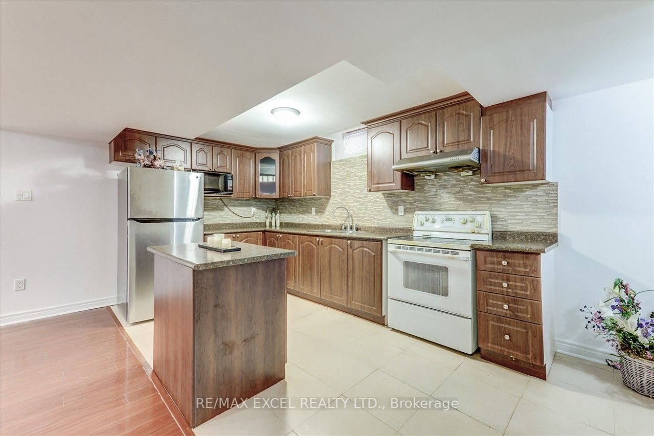 563 Highglen Ave