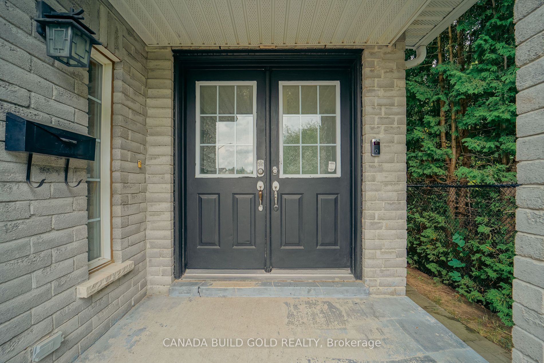 99 Maplewood Dr