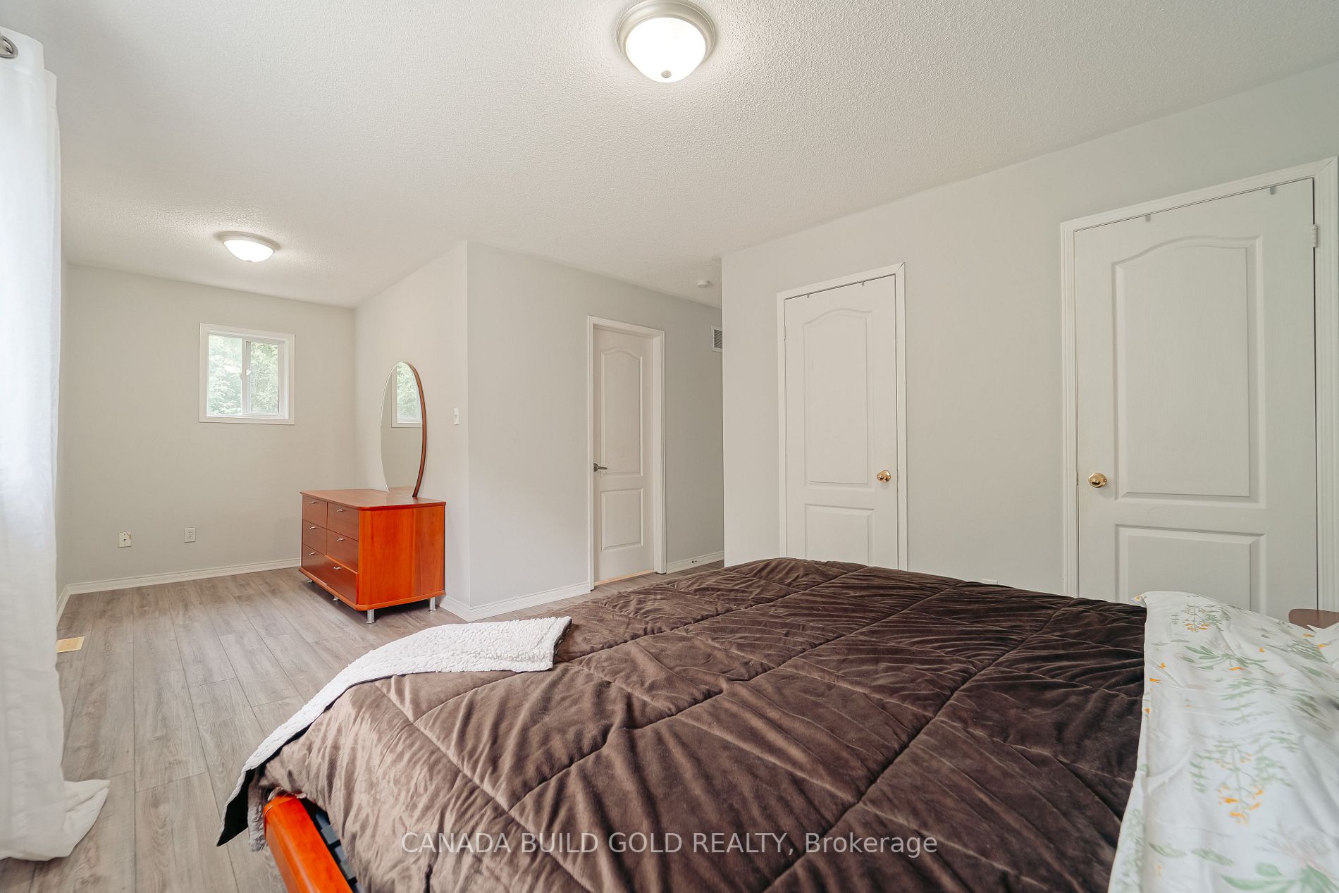 99 Maplewood Dr