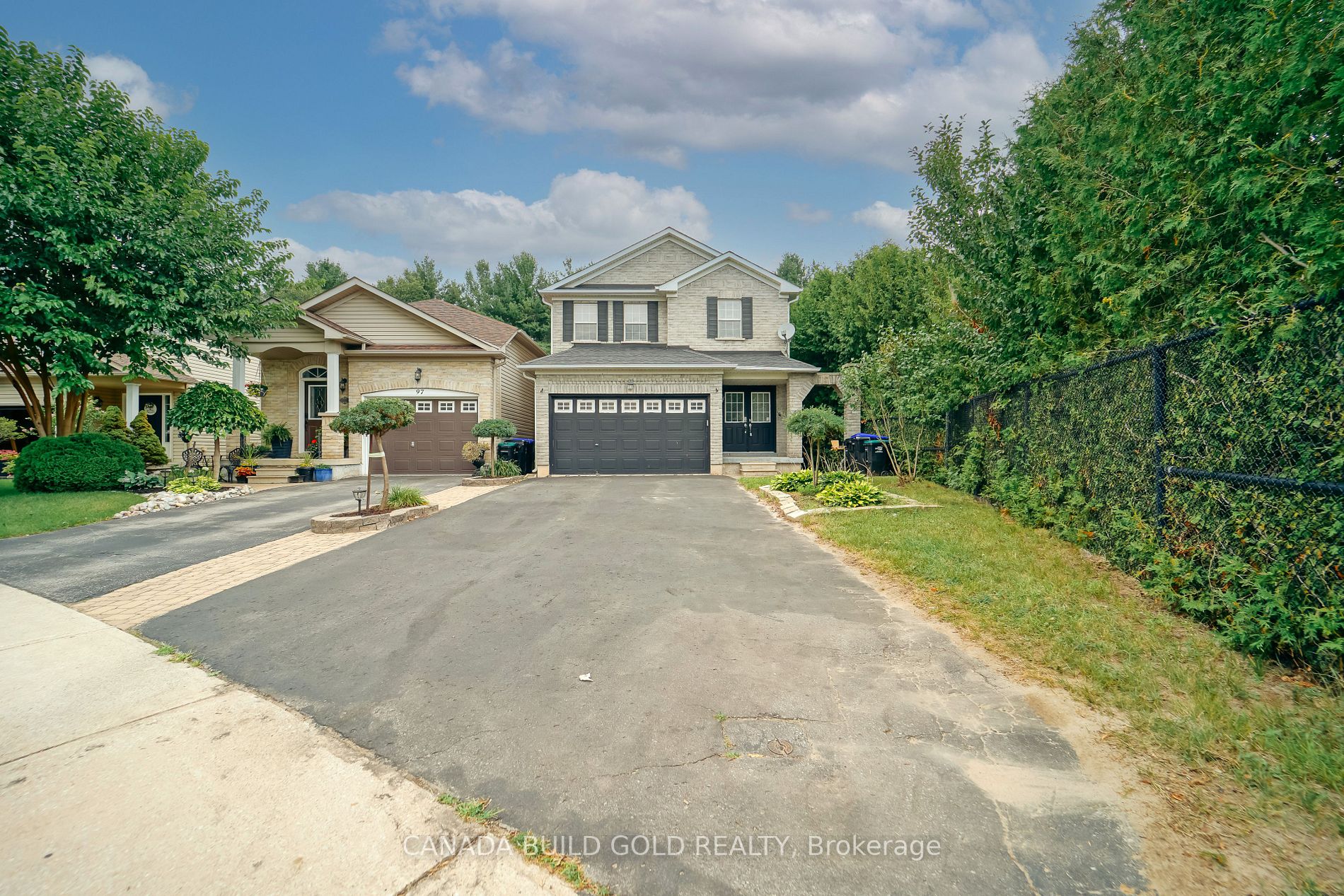 99 Maplewood Dr