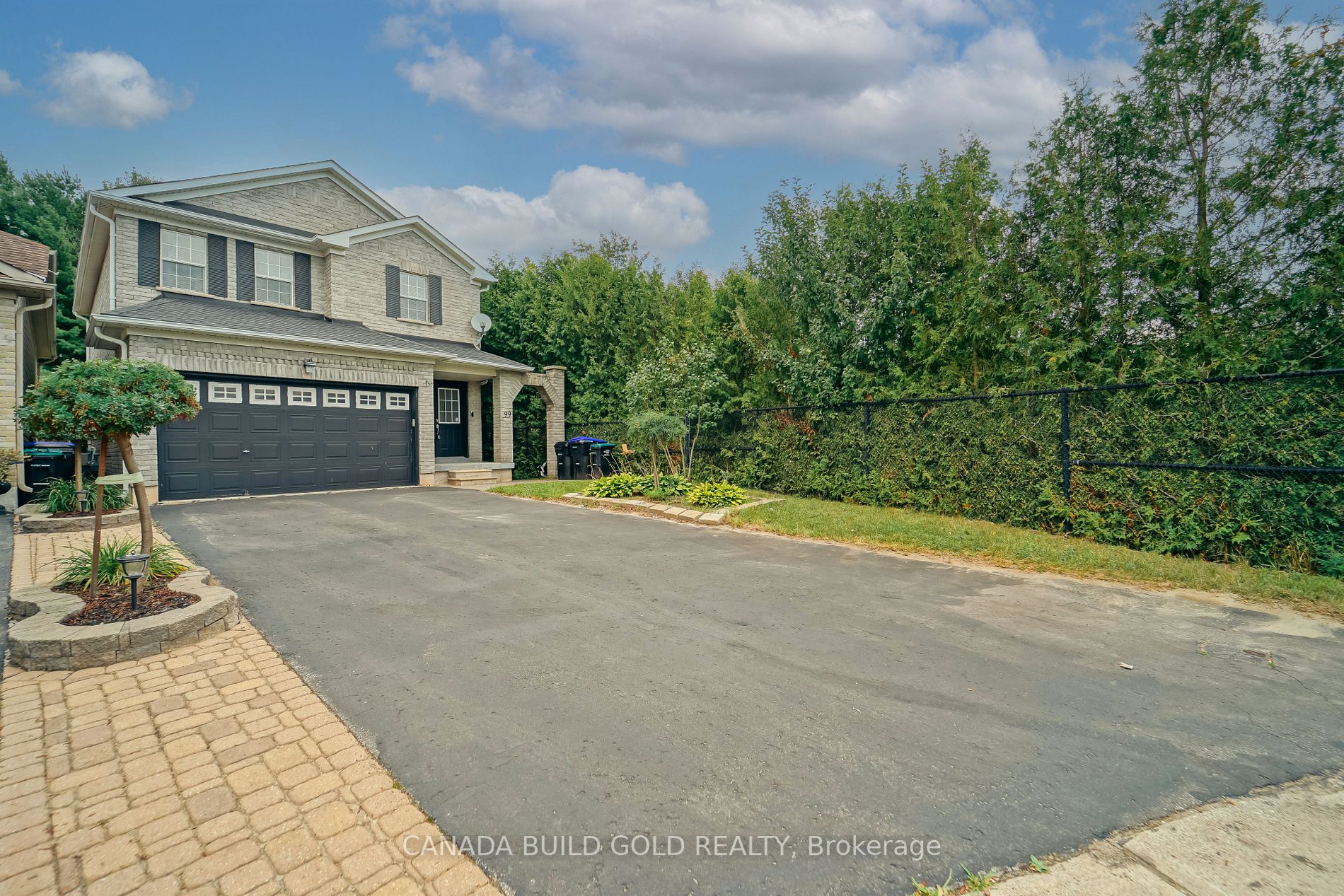 99 Maplewood Dr
