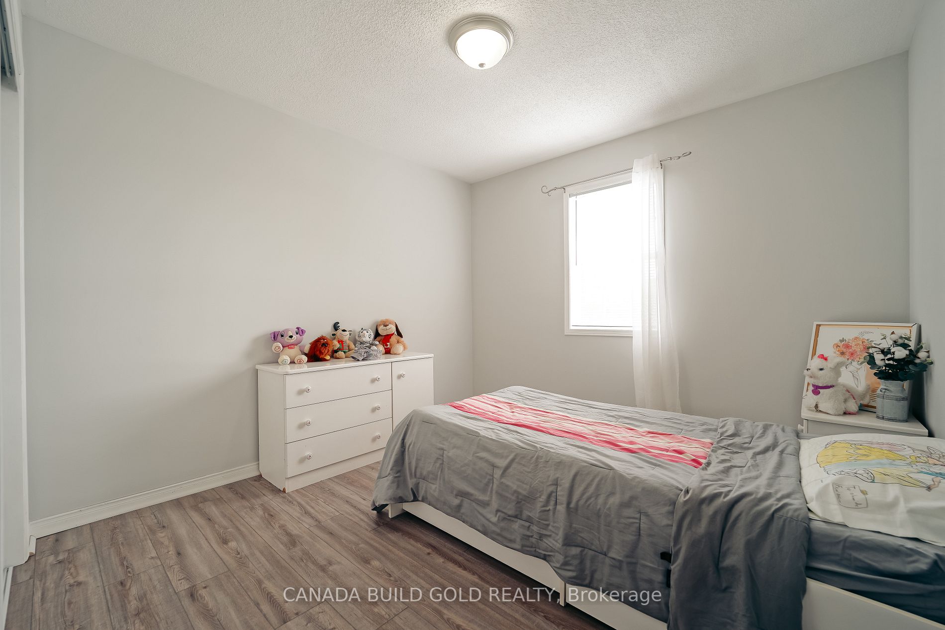 99 Maplewood Dr