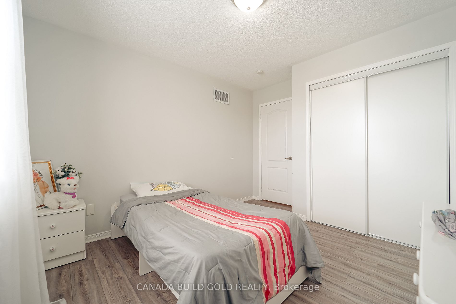 99 Maplewood Dr