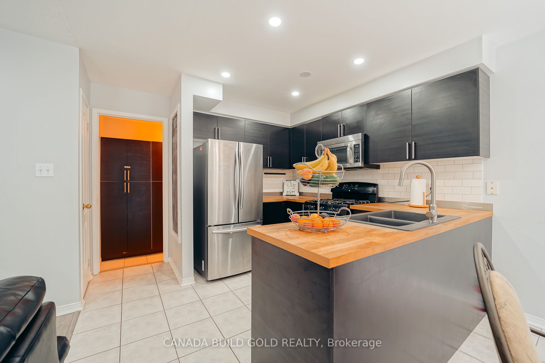 99 Maplewood Dr