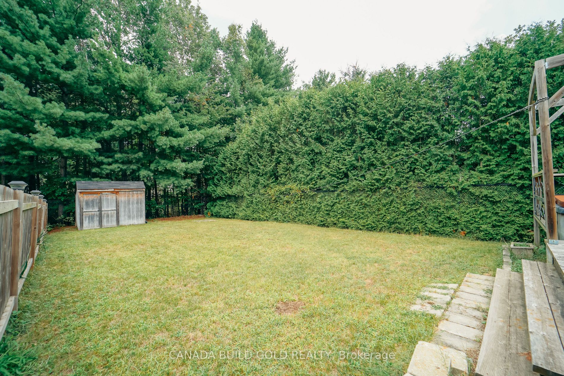 99 Maplewood Dr
