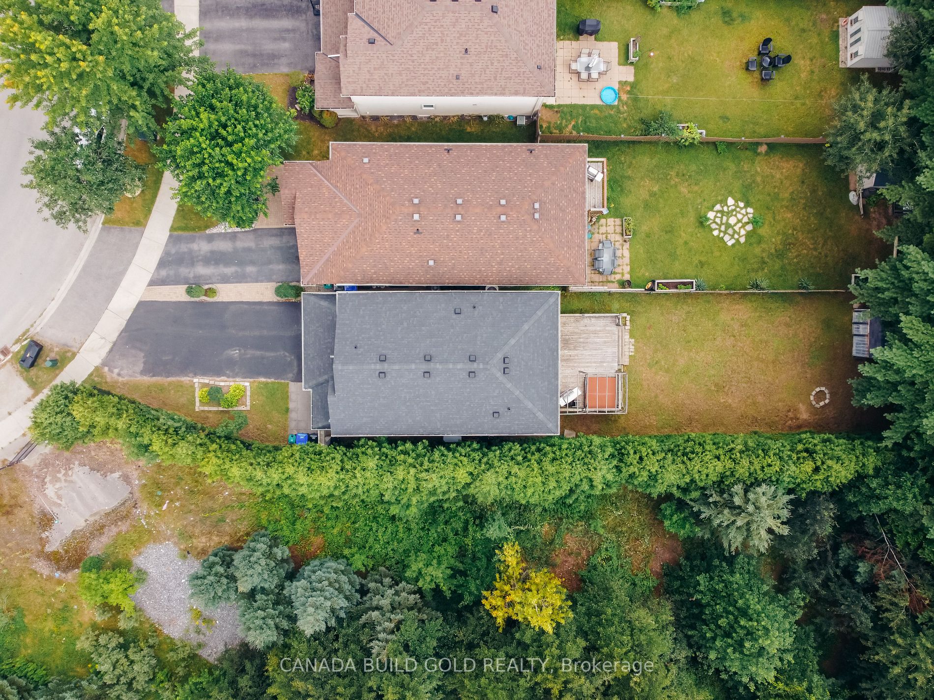 99 Maplewood Dr