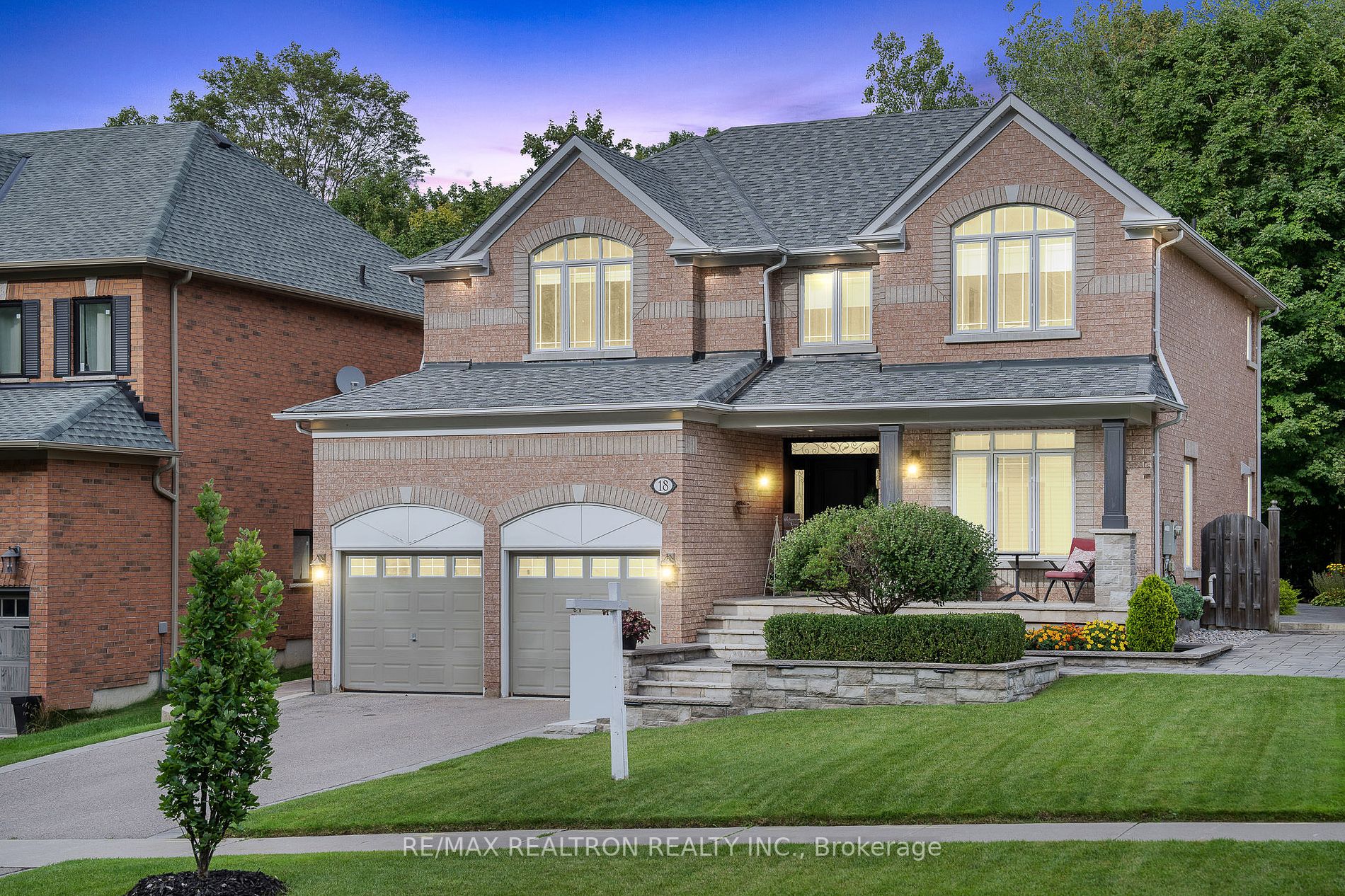 18 Sandbanks Dr