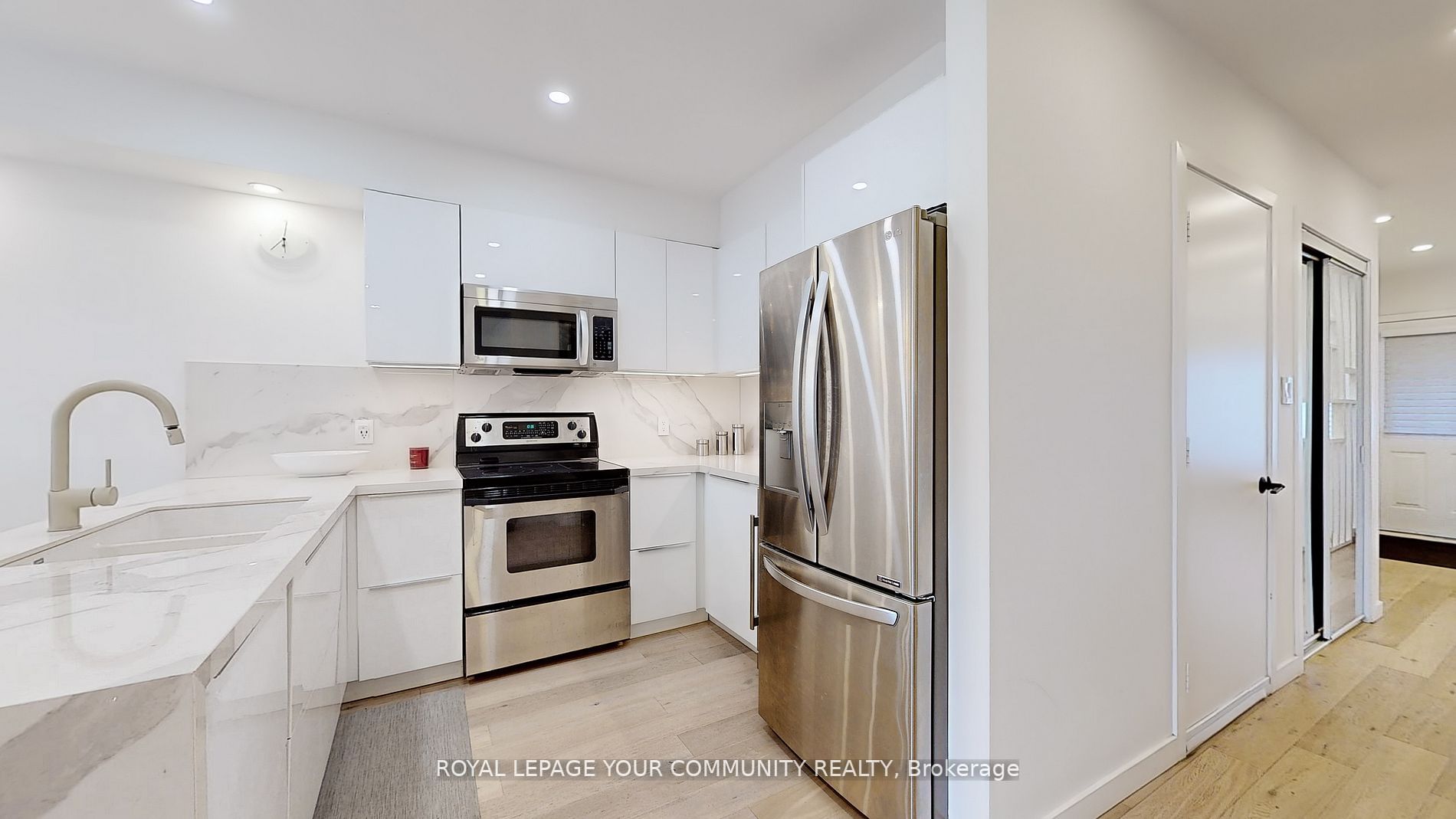 47 Walkview Cres