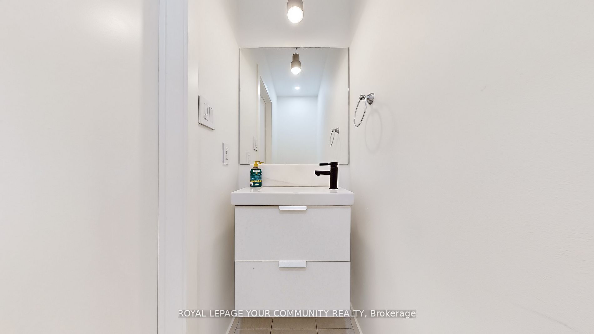 47 Walkview Cres