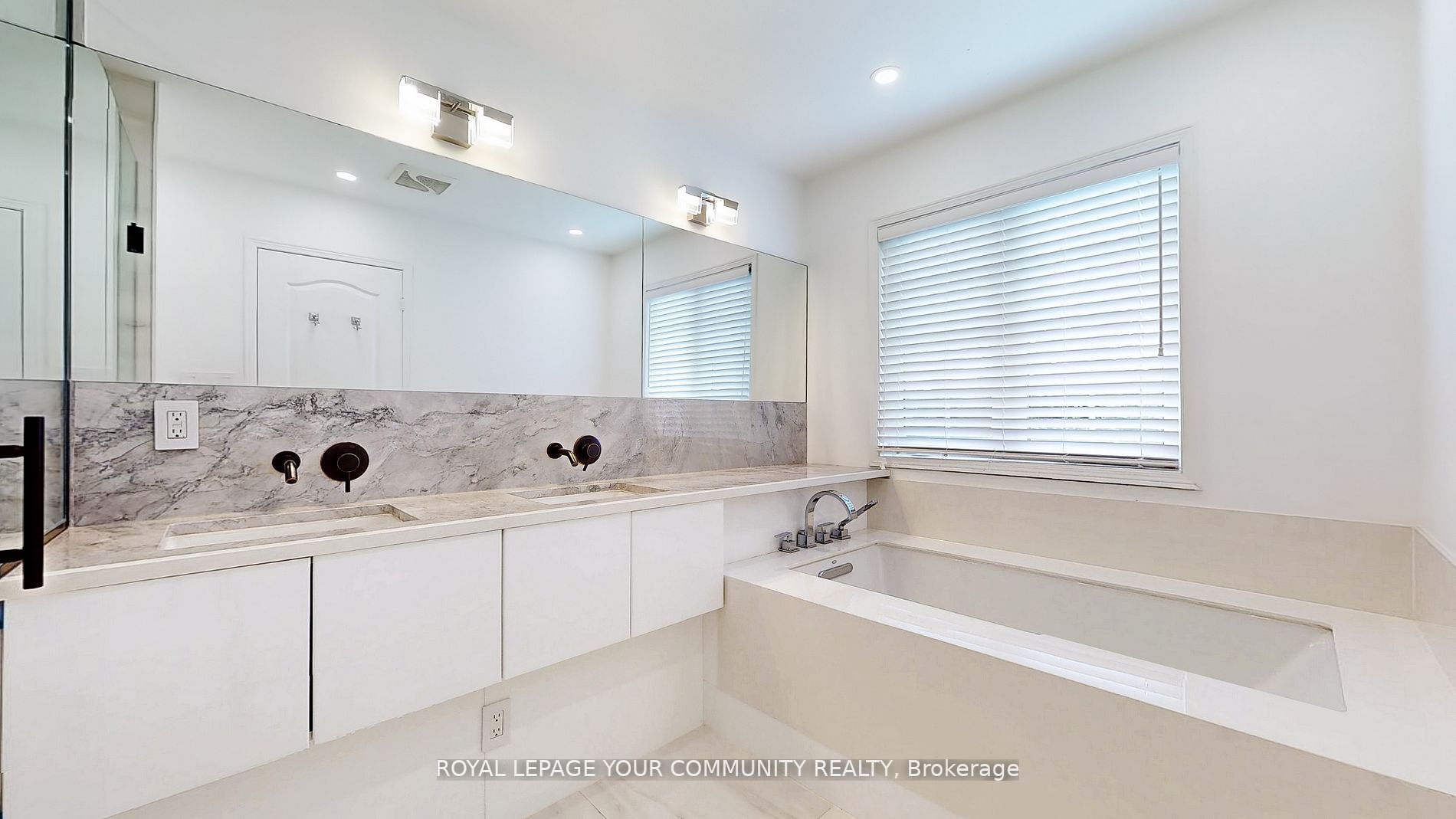 47 Walkview Cres