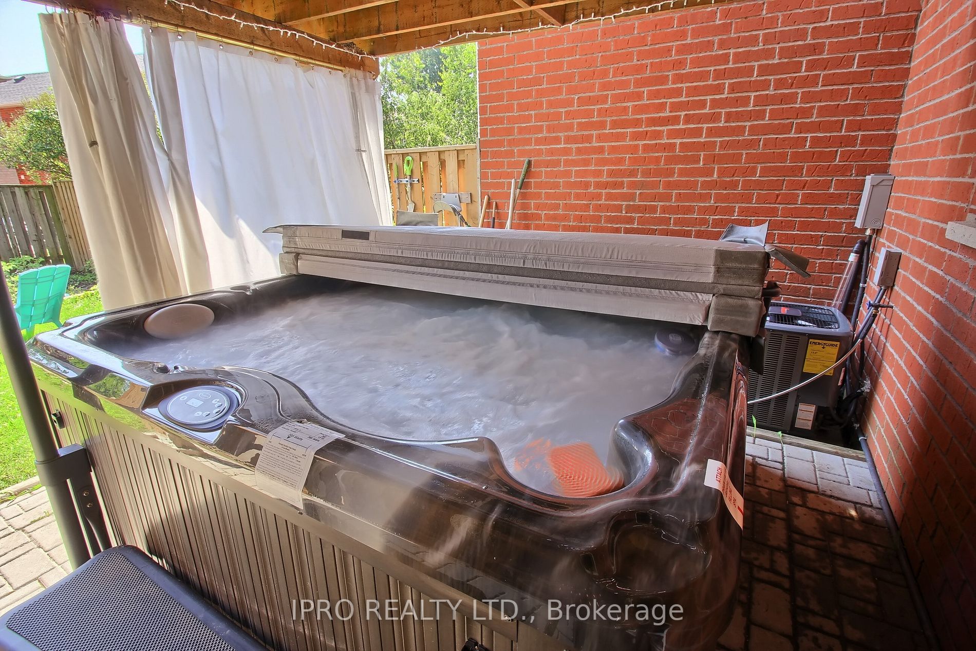 249 Warner Cres