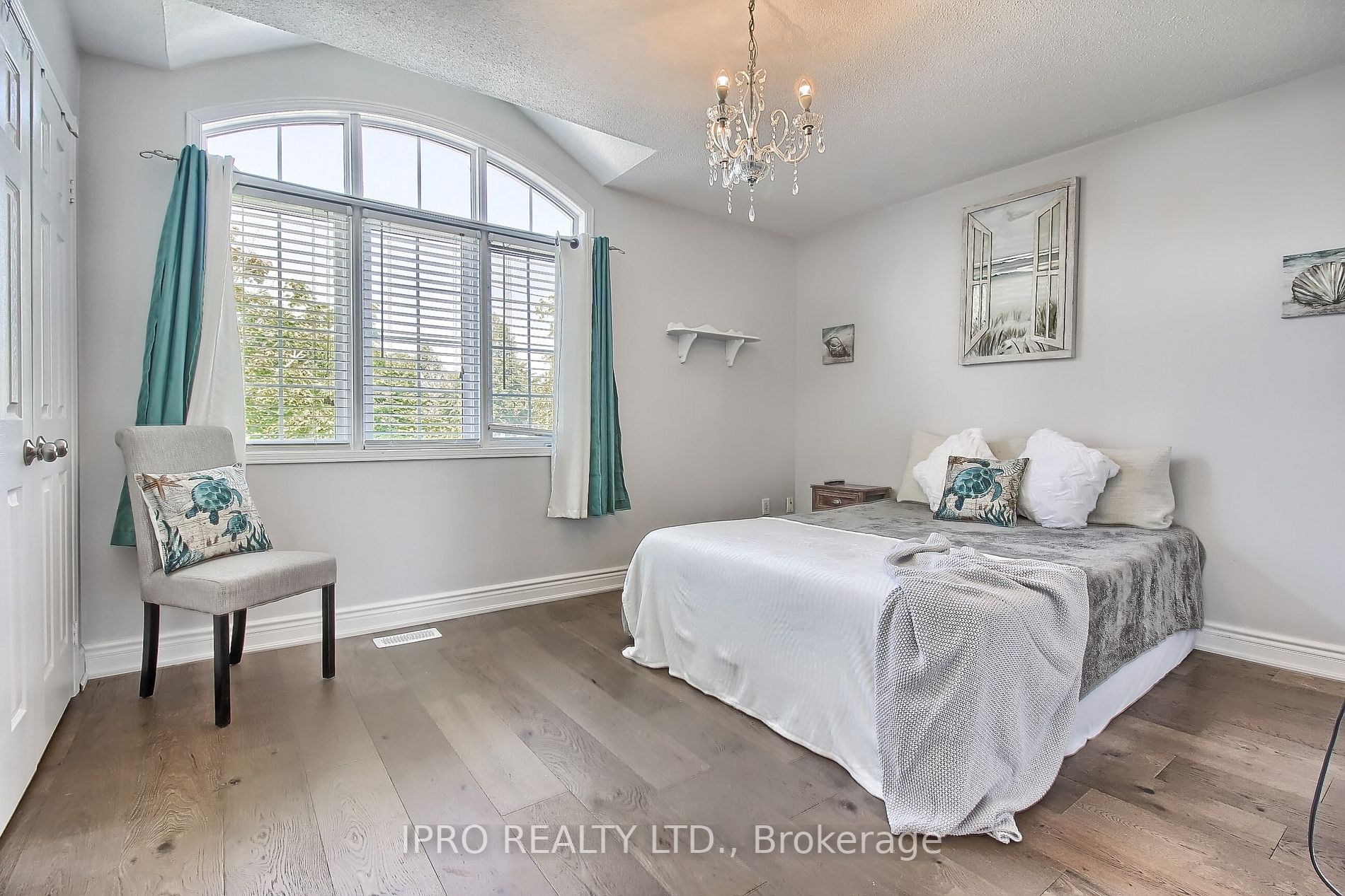 249 Warner Cres