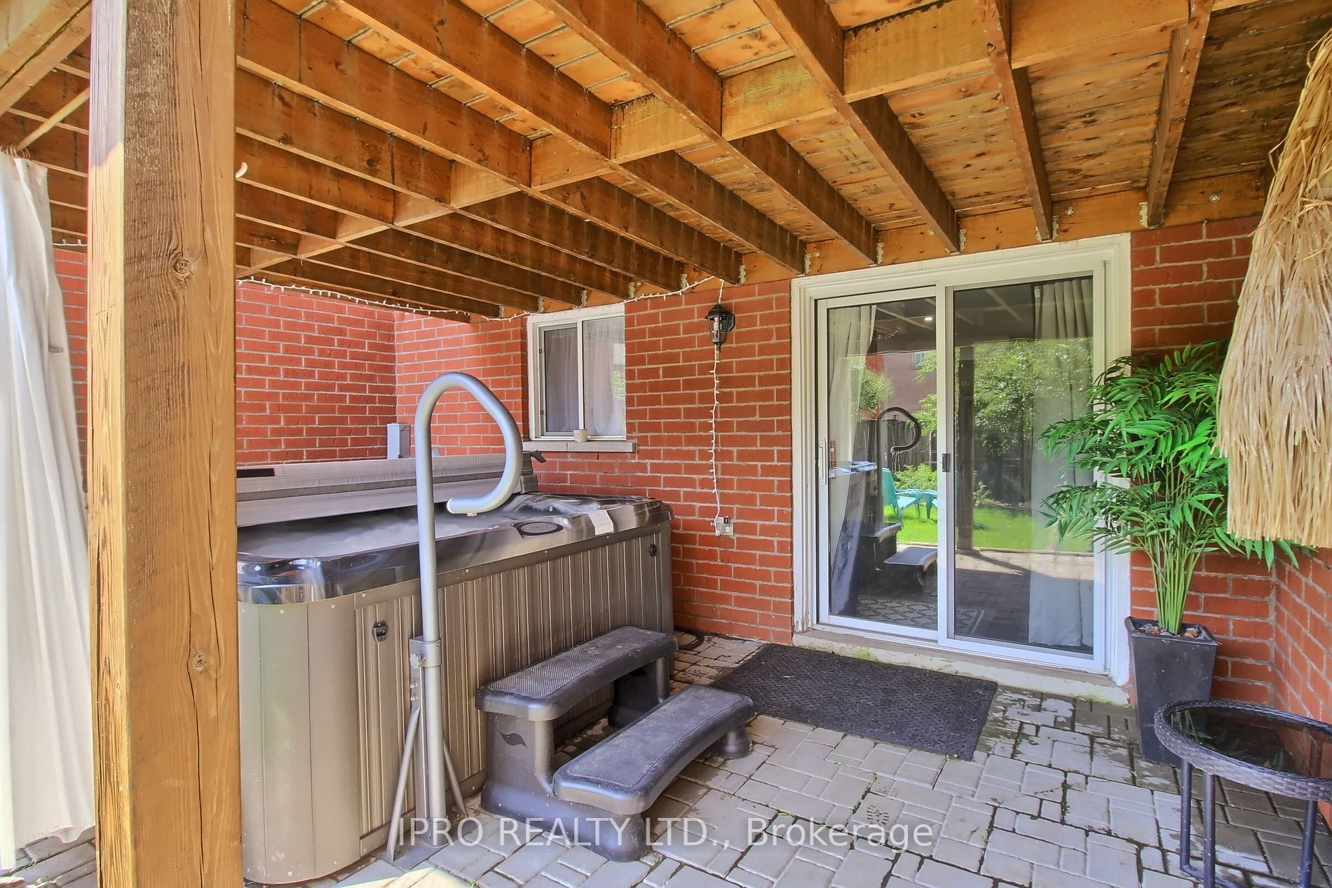 249 Warner Cres