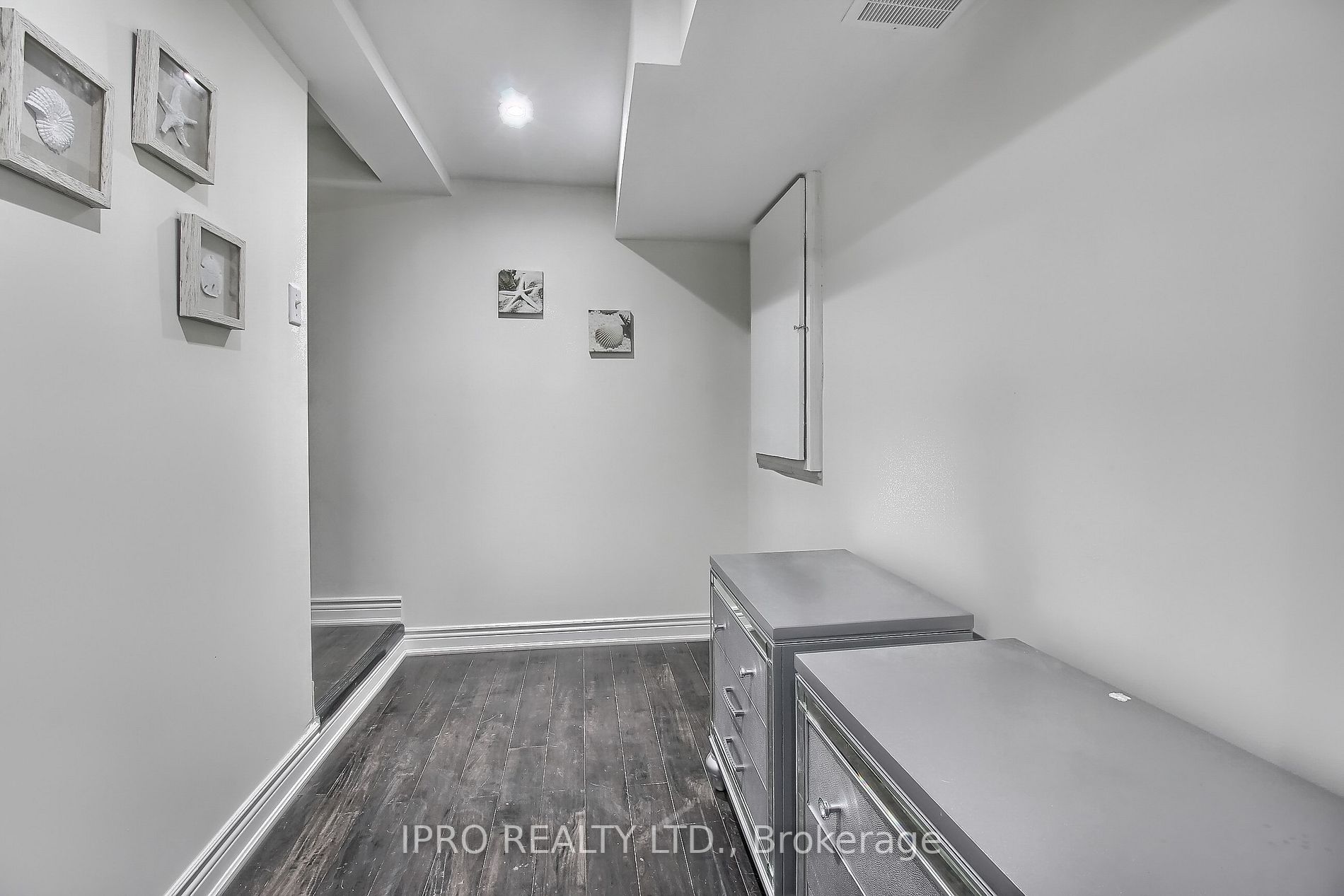 249 Warner Cres