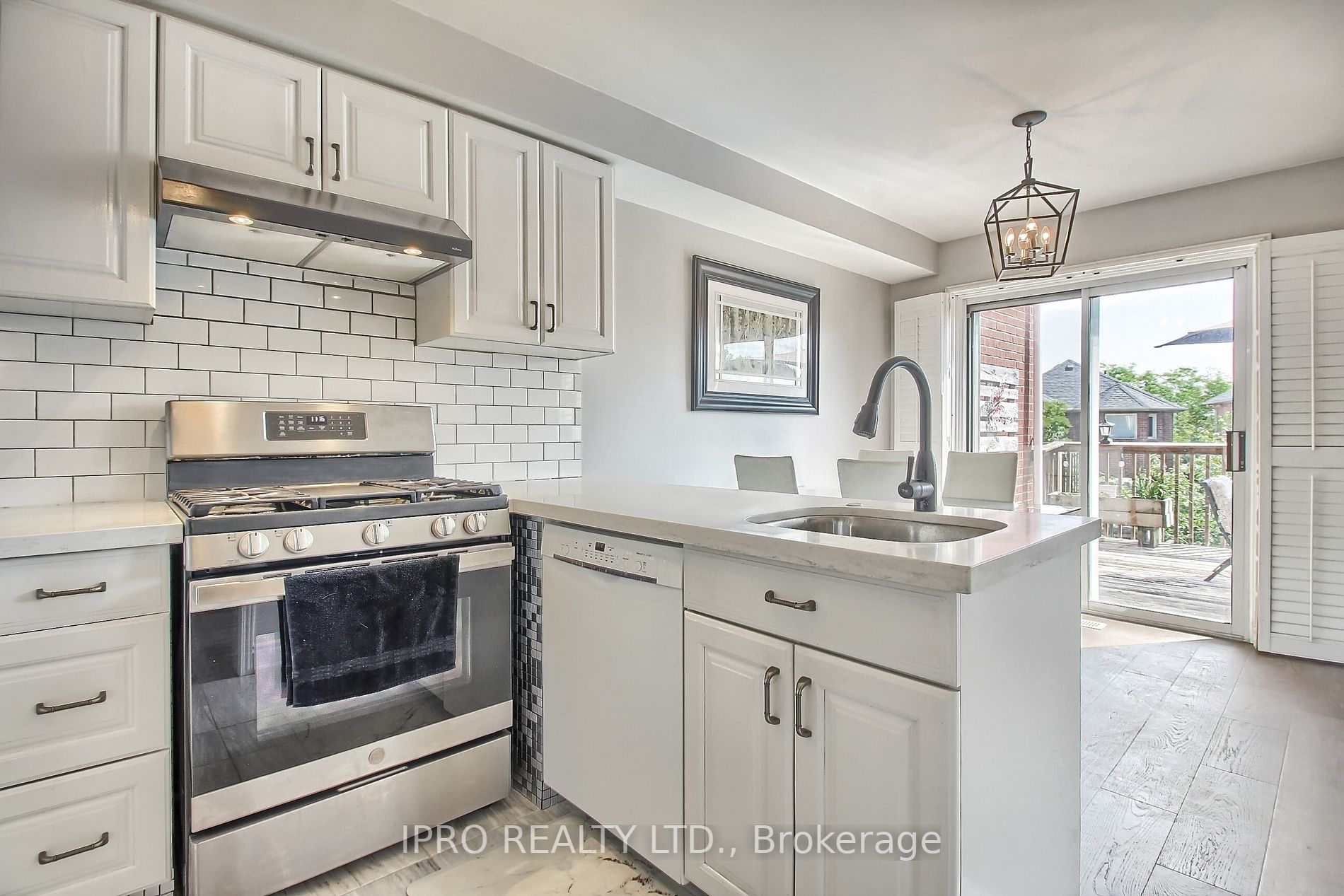 249 Warner Cres