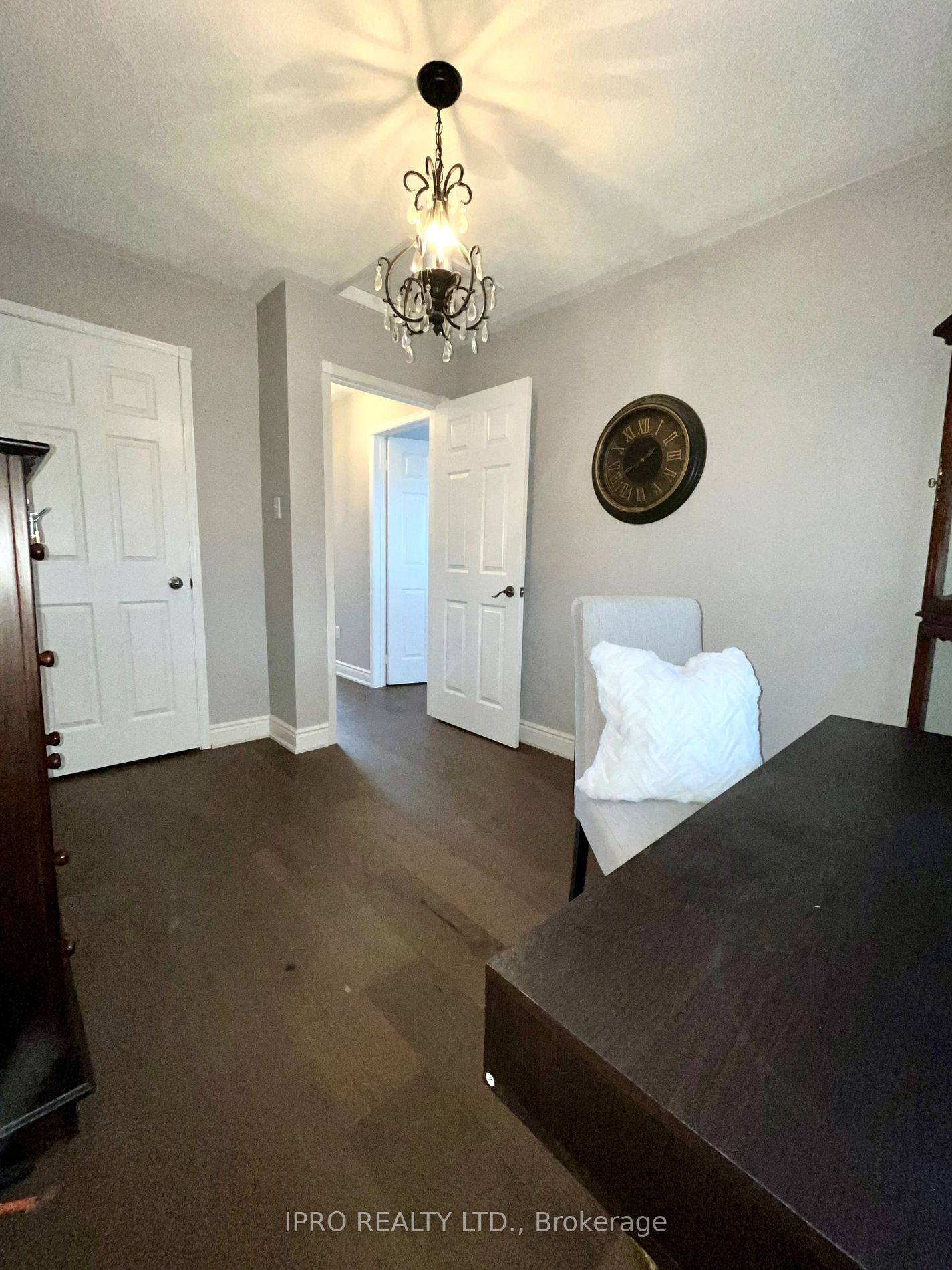 249 Warner Cres
