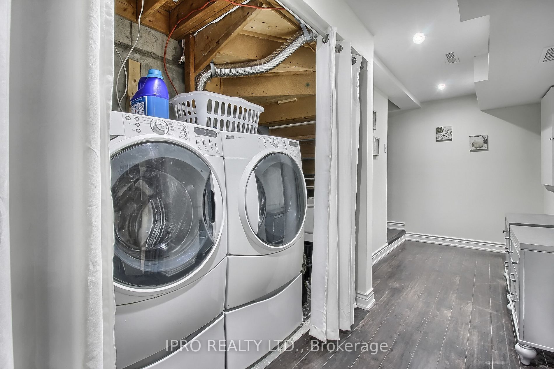249 Warner Cres