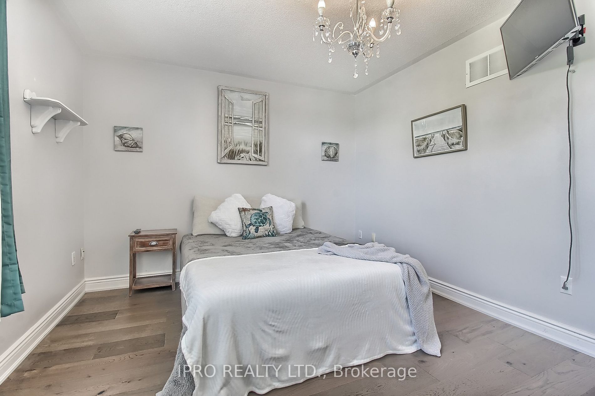 249 Warner Cres