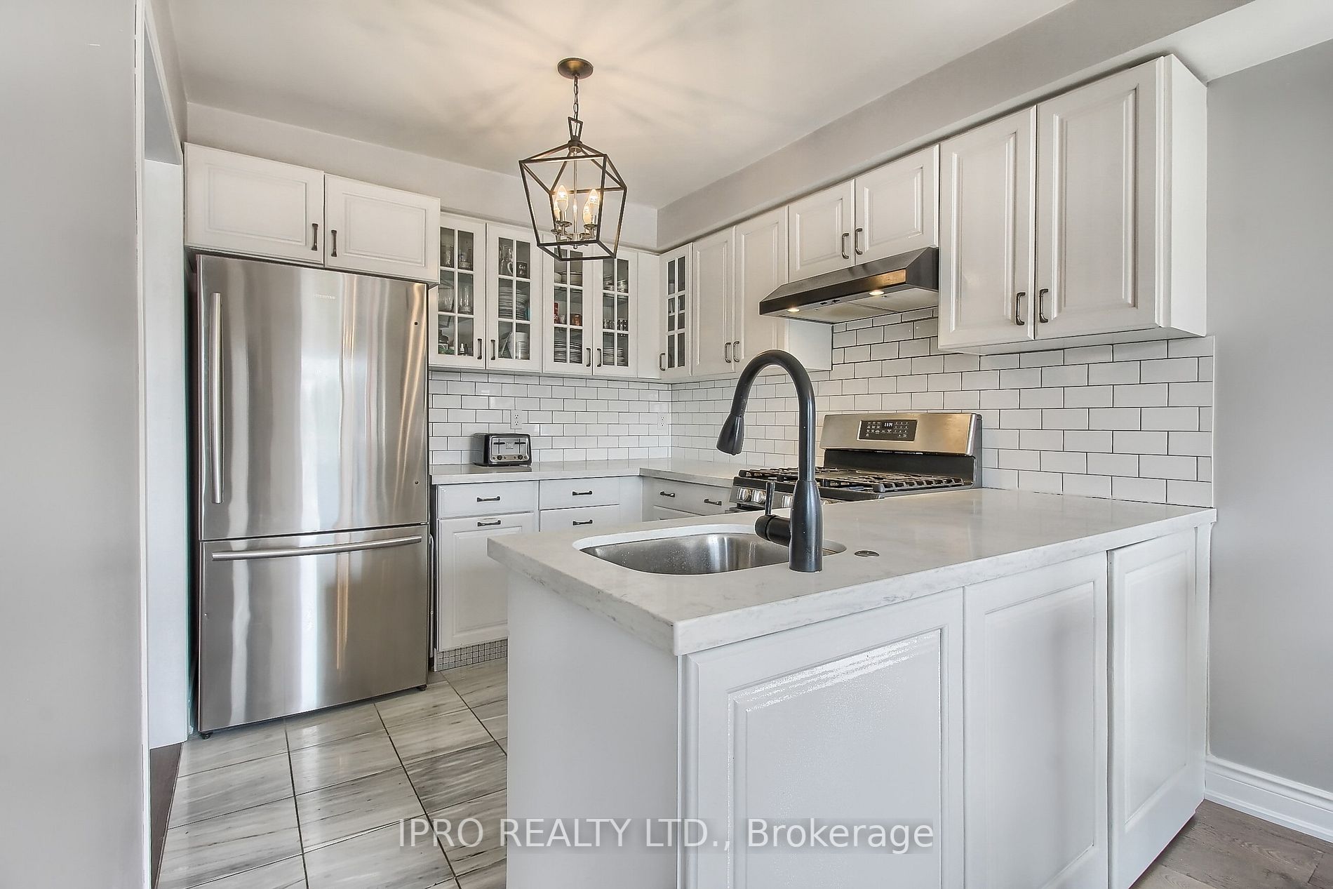 249 Warner Cres
