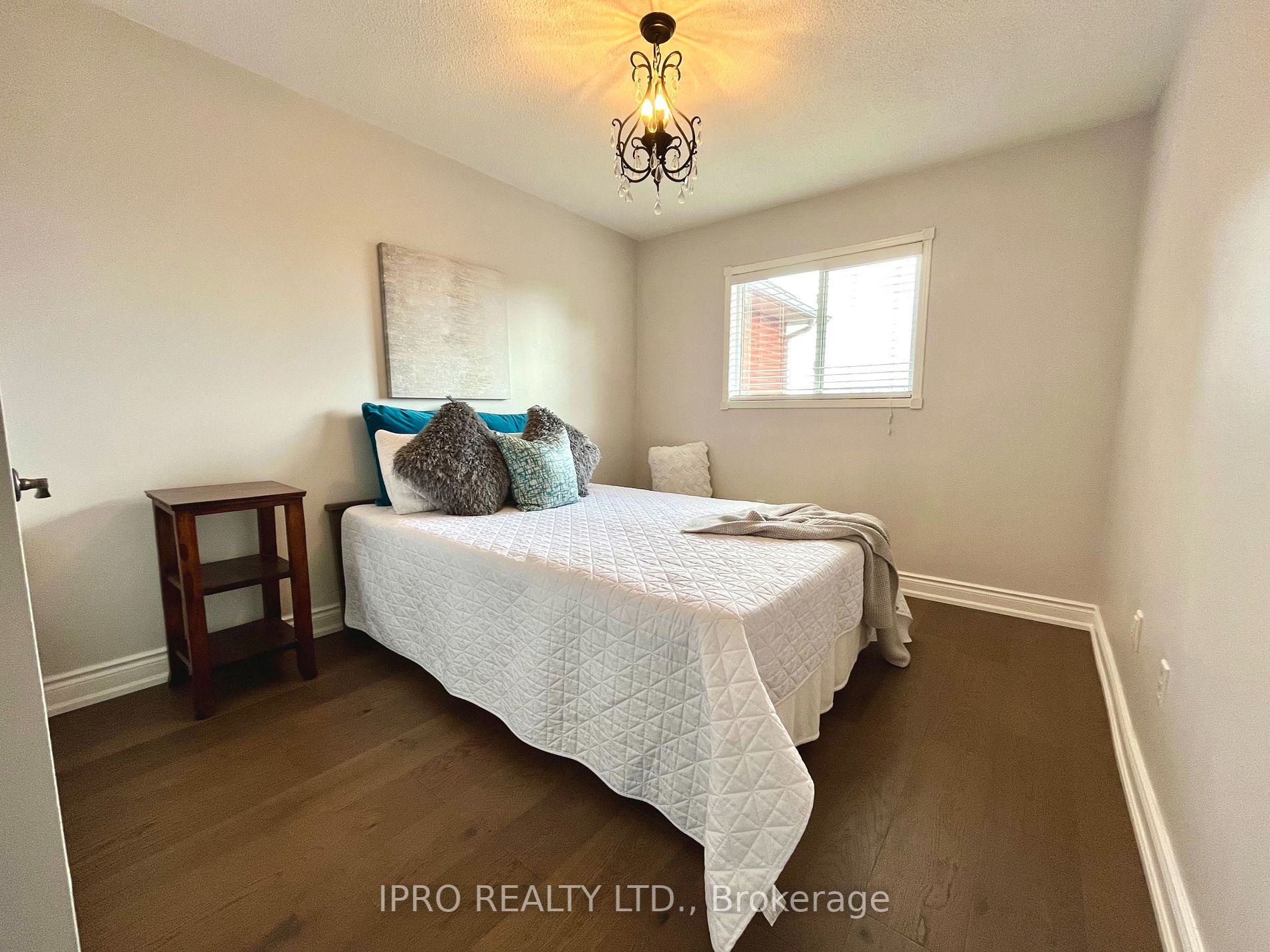 249 Warner Cres