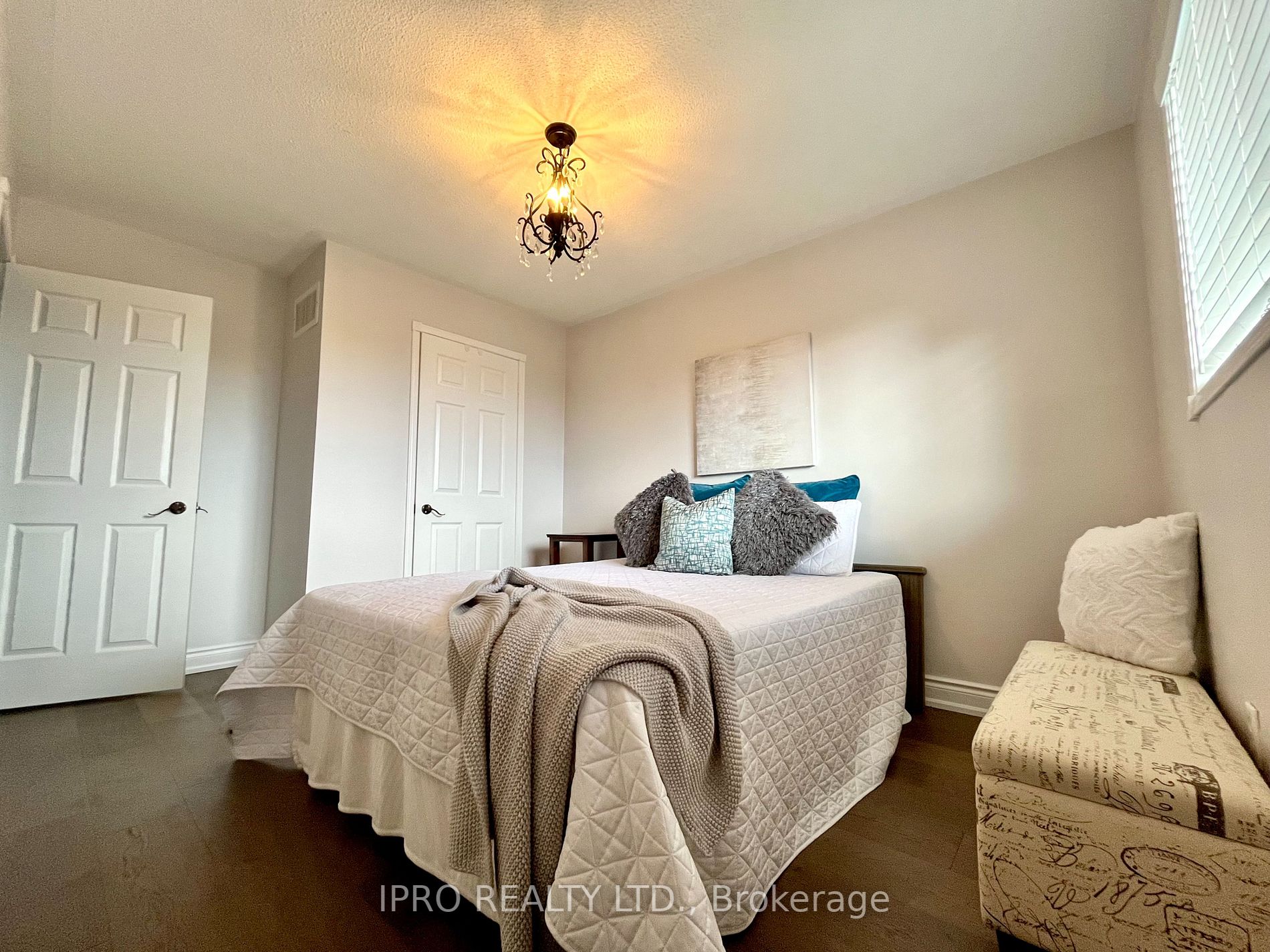249 Warner Cres