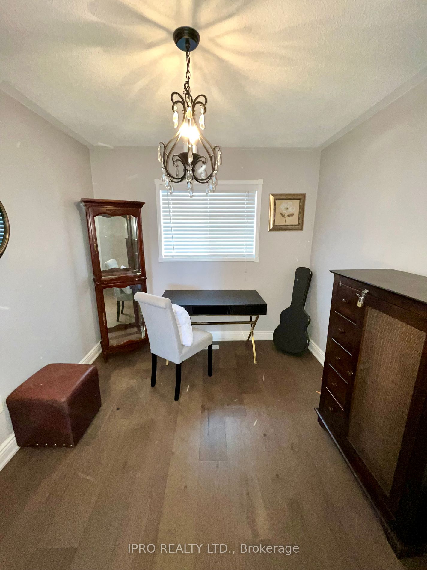249 Warner Cres