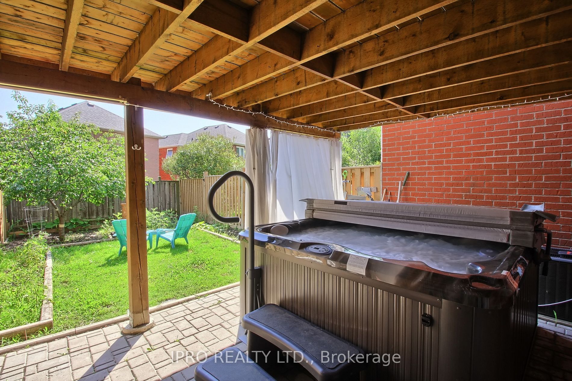 249 Warner Cres