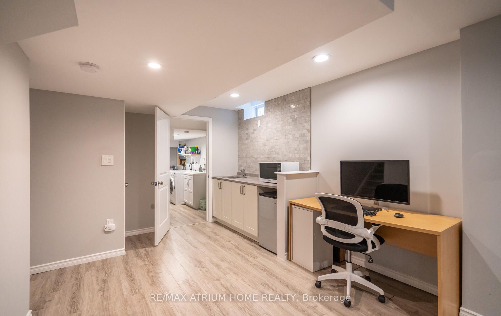 66 Barli Cres