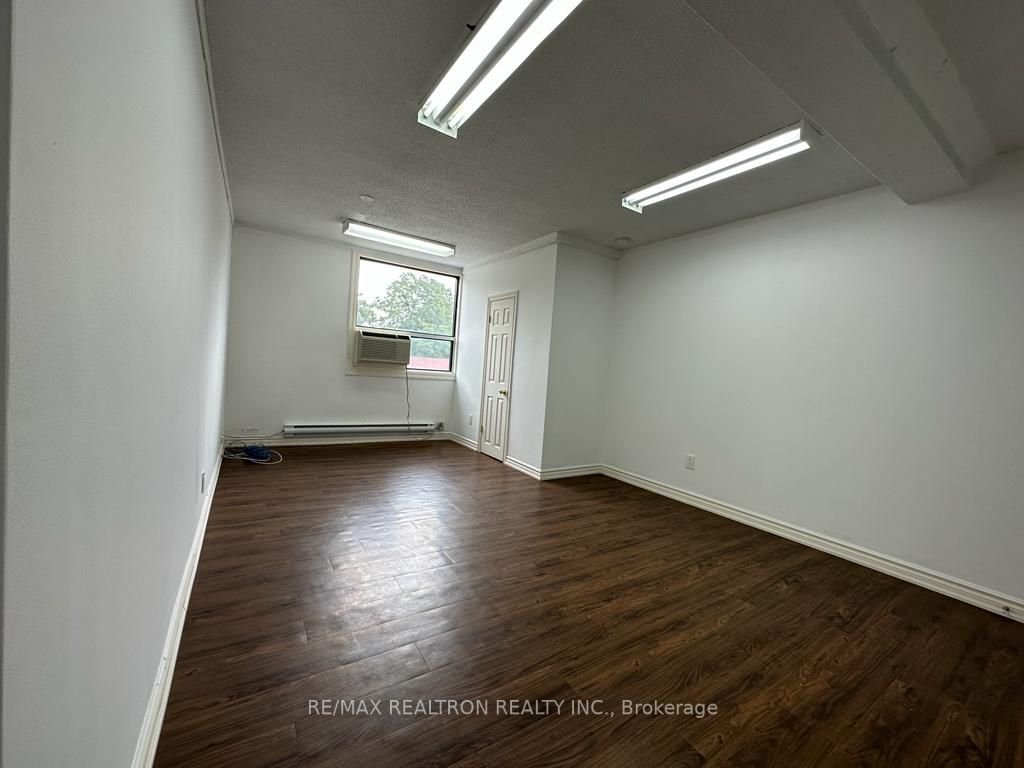 7711 Yonge St, #201A