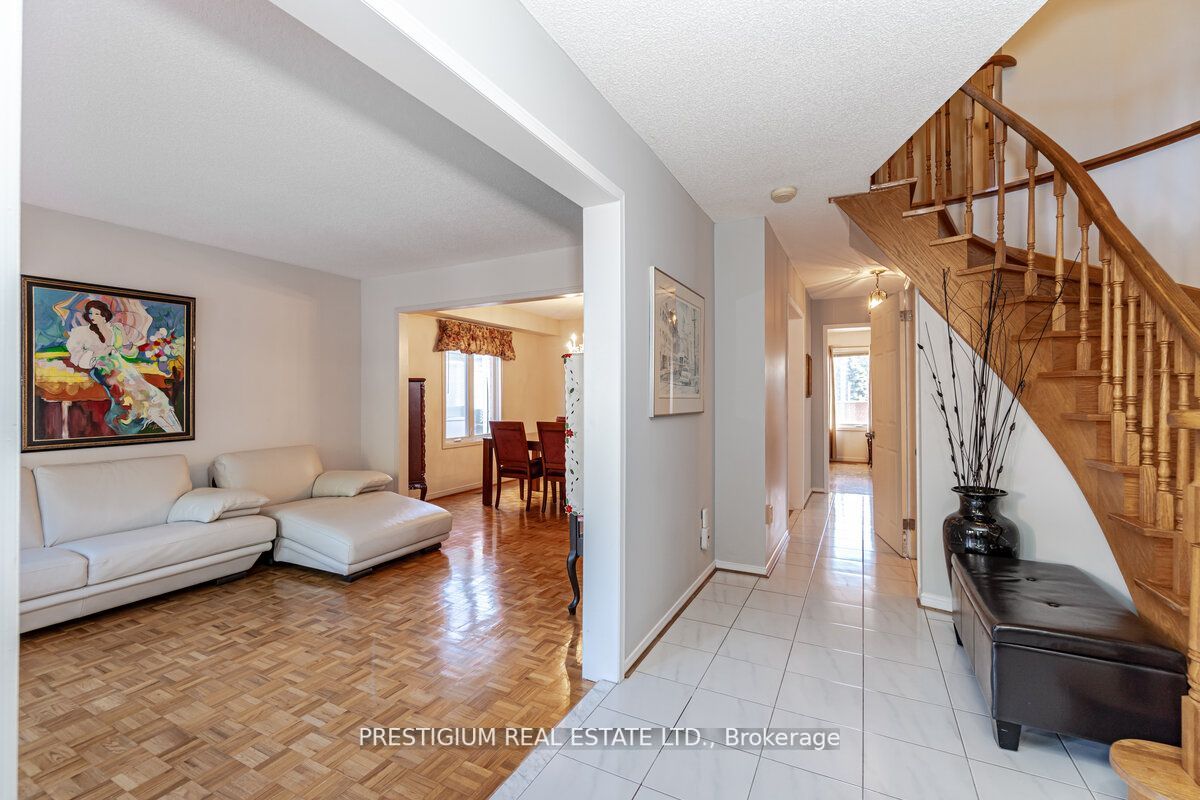 228 Greenock Dr