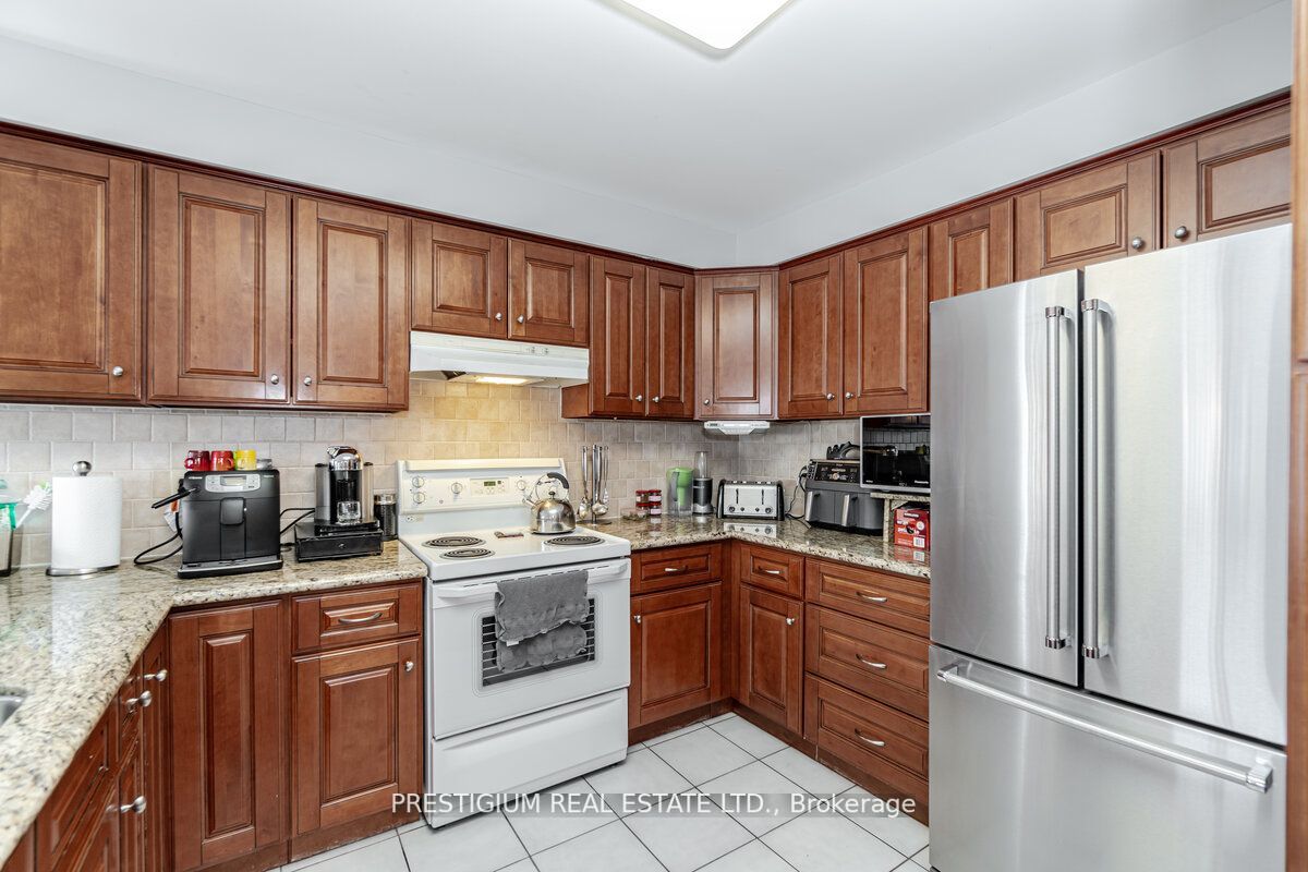 228 Greenock Dr