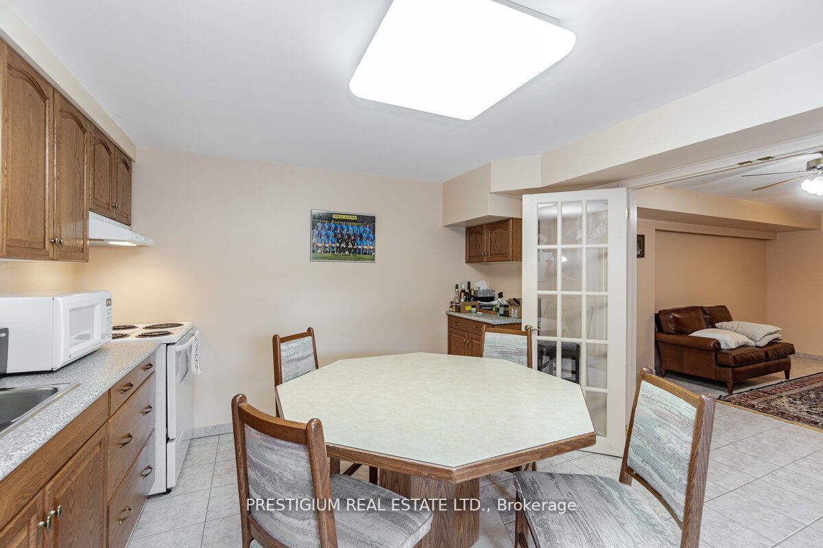 228 Greenock Dr